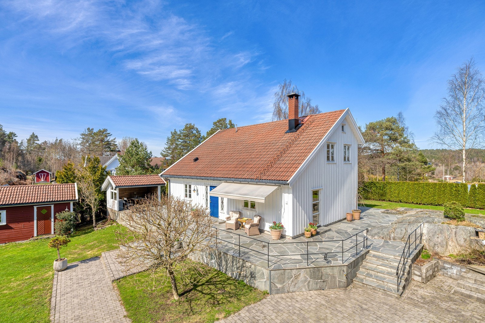Klassisk skipperhus med svært gjennomførte løsninger sikrer det rette førsteinntrykket ved ankomst Galleribilde