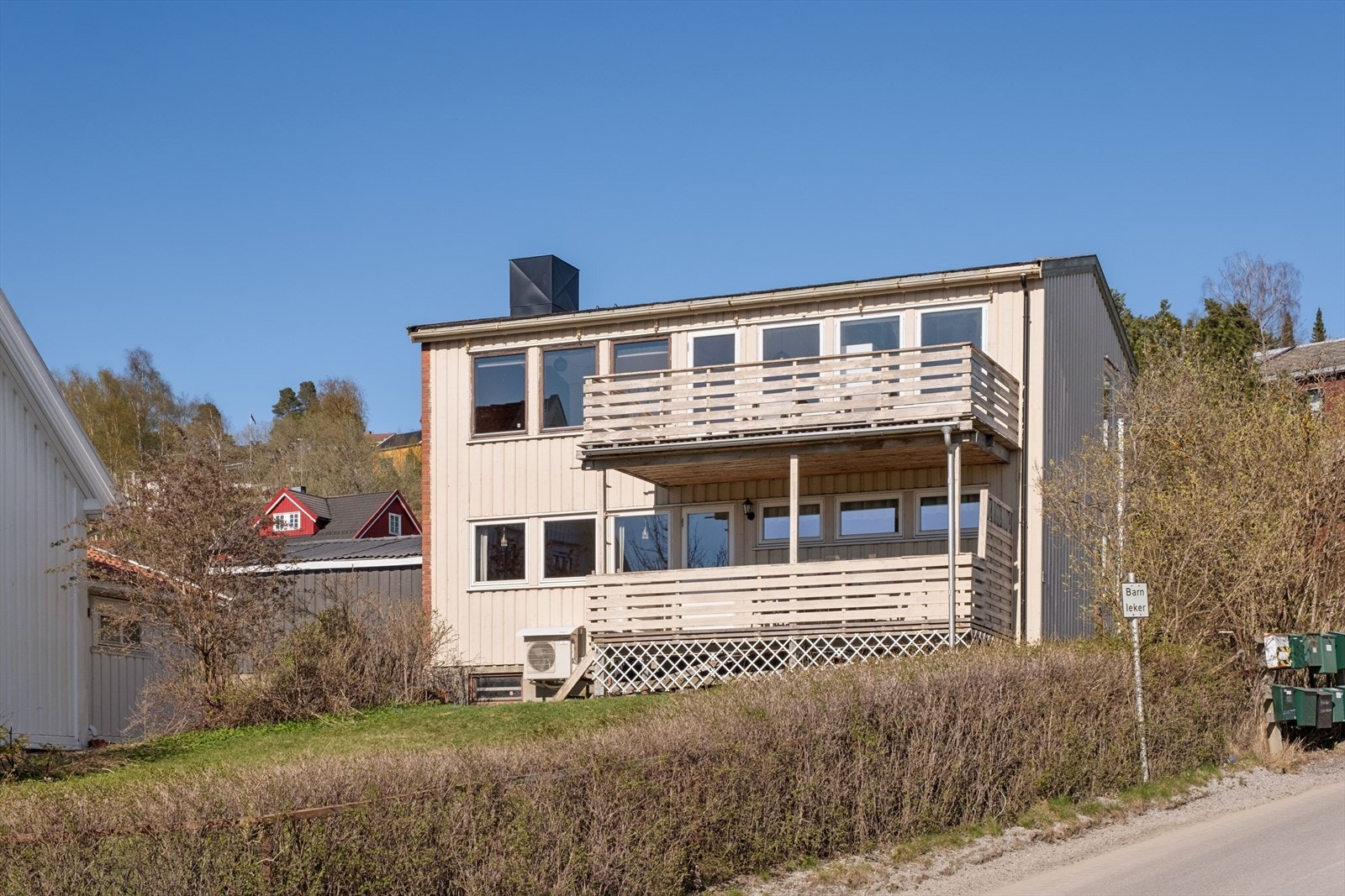 Enebolig beliggende i Gamle Kongeveg - her har du et flott utgangspunkt for å nyte livet i Steinkjer. Velkommen til hyggelig visning! Galleribilde