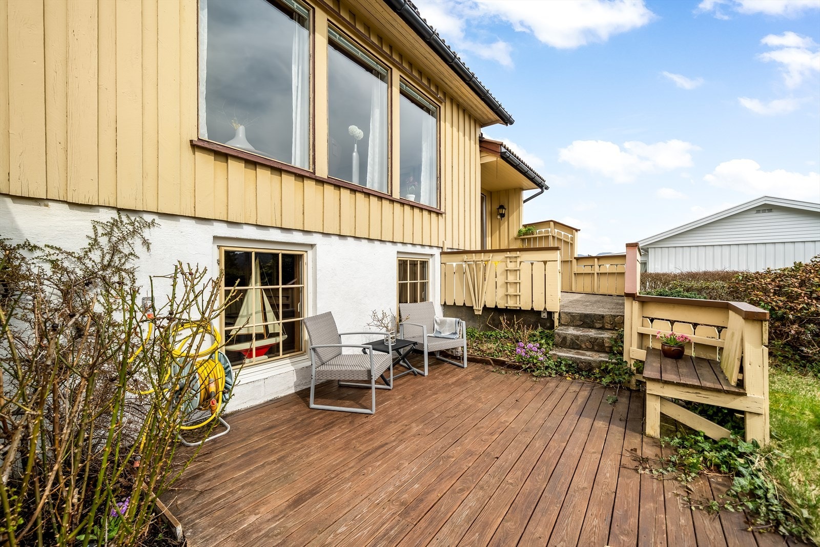 Terrasse på framsiden. Galleribilde