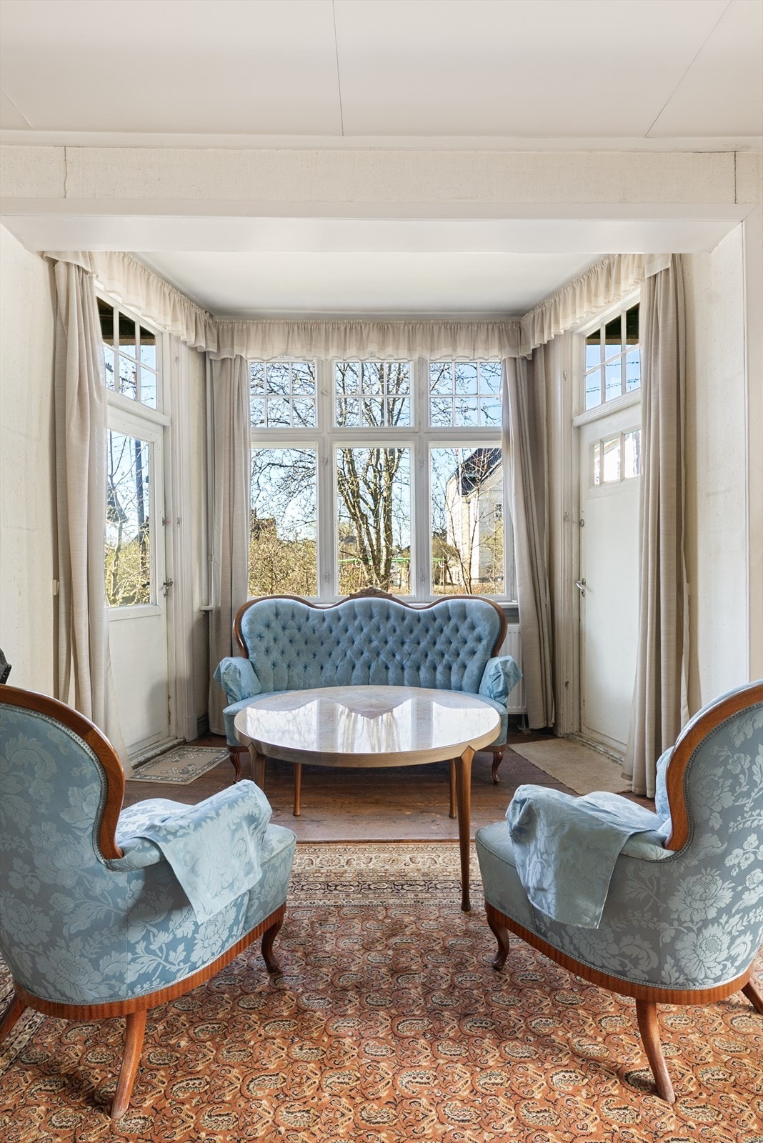Fra stuen er det utgang til to verandaer, hver på ca. 3,5 m². Galleribilde
