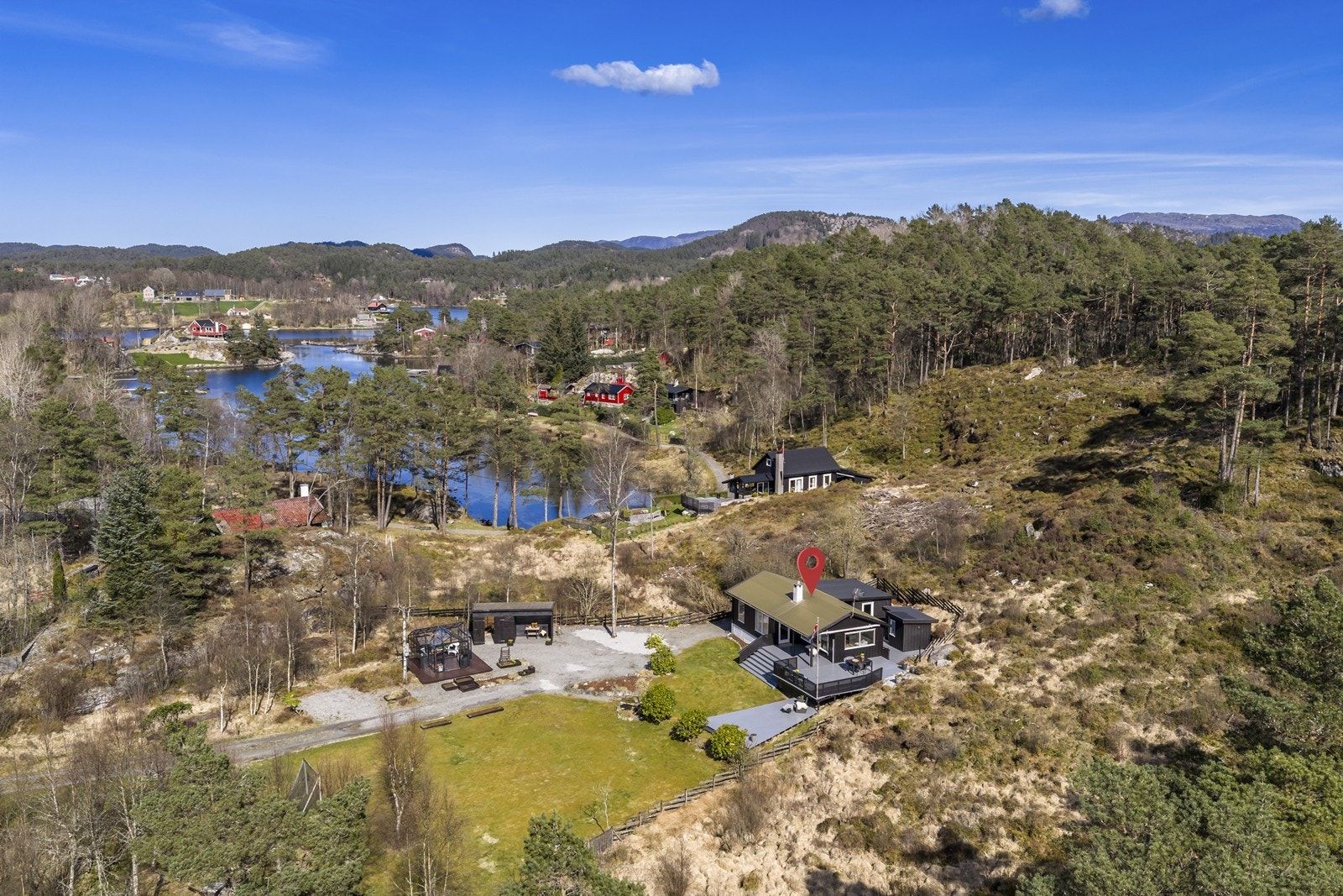 Oversikt hytte Galleribilde