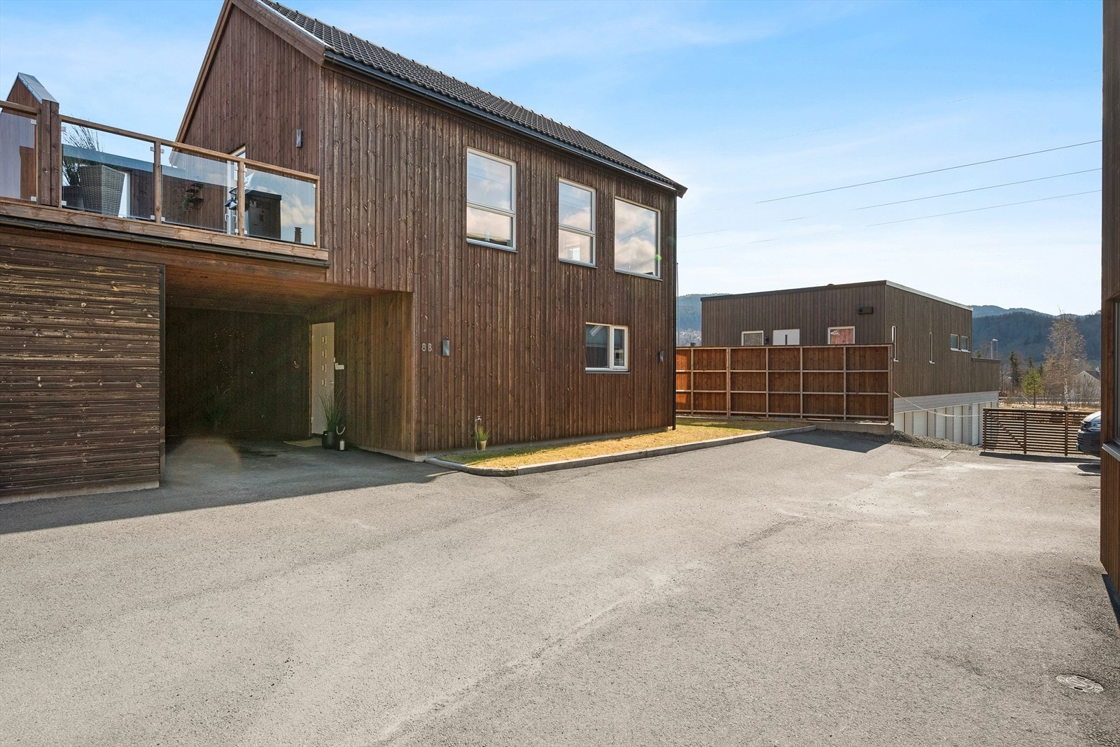 Boligen ligge på Brubakken, ca. 2 km nordøst for Melhus sentrum Galleribilde