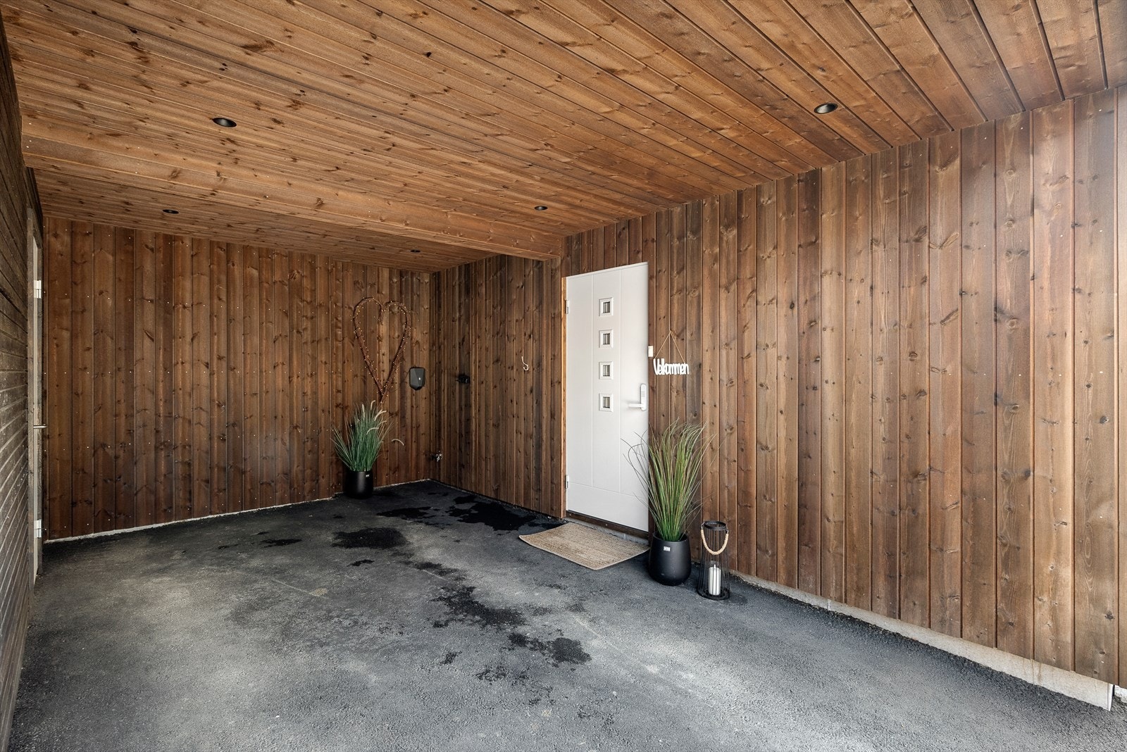 Carport og inngangsparti Galleribilde