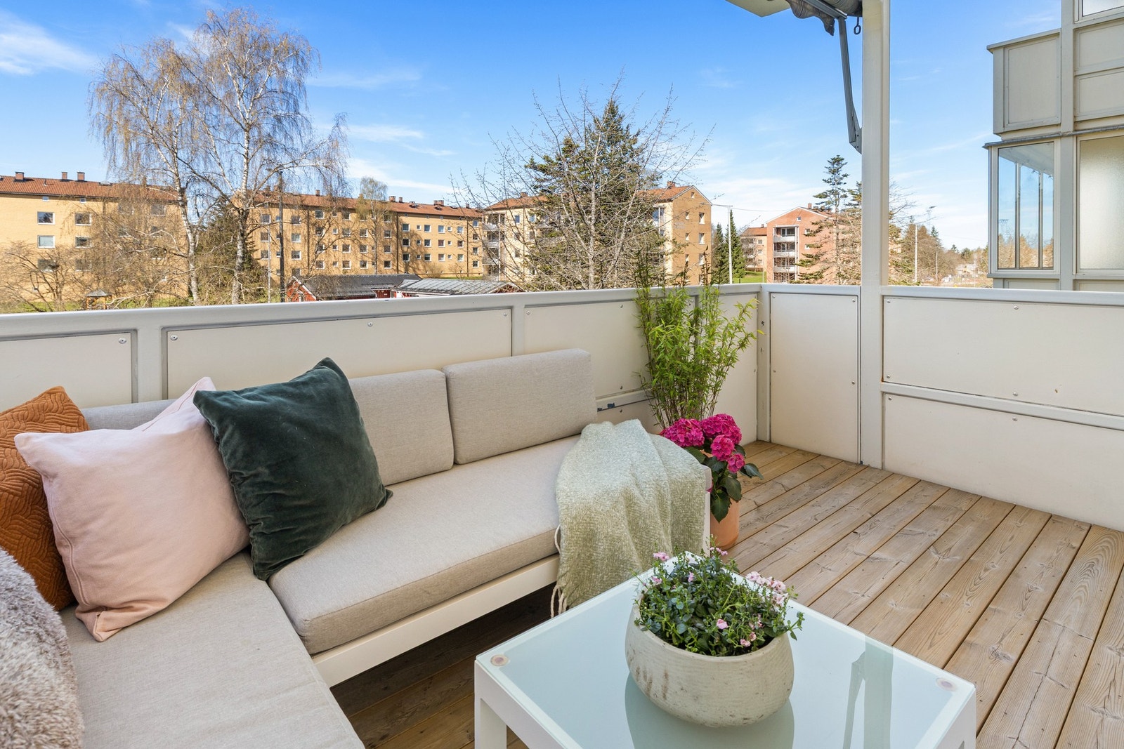 Det er lagt nytt terrassegulv i 2020. Galleribilde