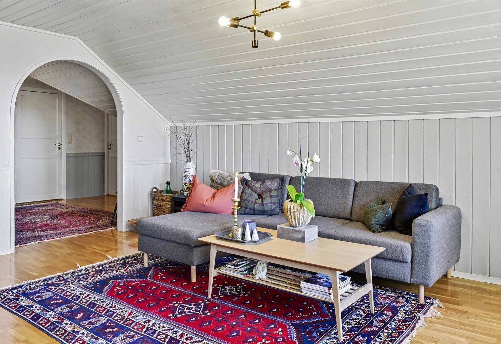 Loftstuen har også et ildsted for ekstra varme på kalde dager. Galleribilde