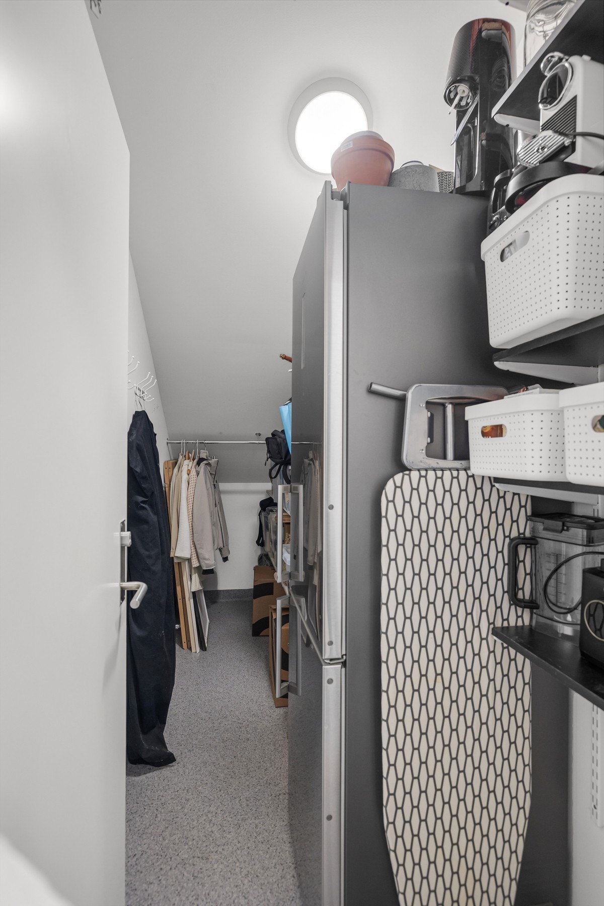 Leiligheten disponerer én bod rett utenfor leiligheten og én i kjeller. Galleribilde
