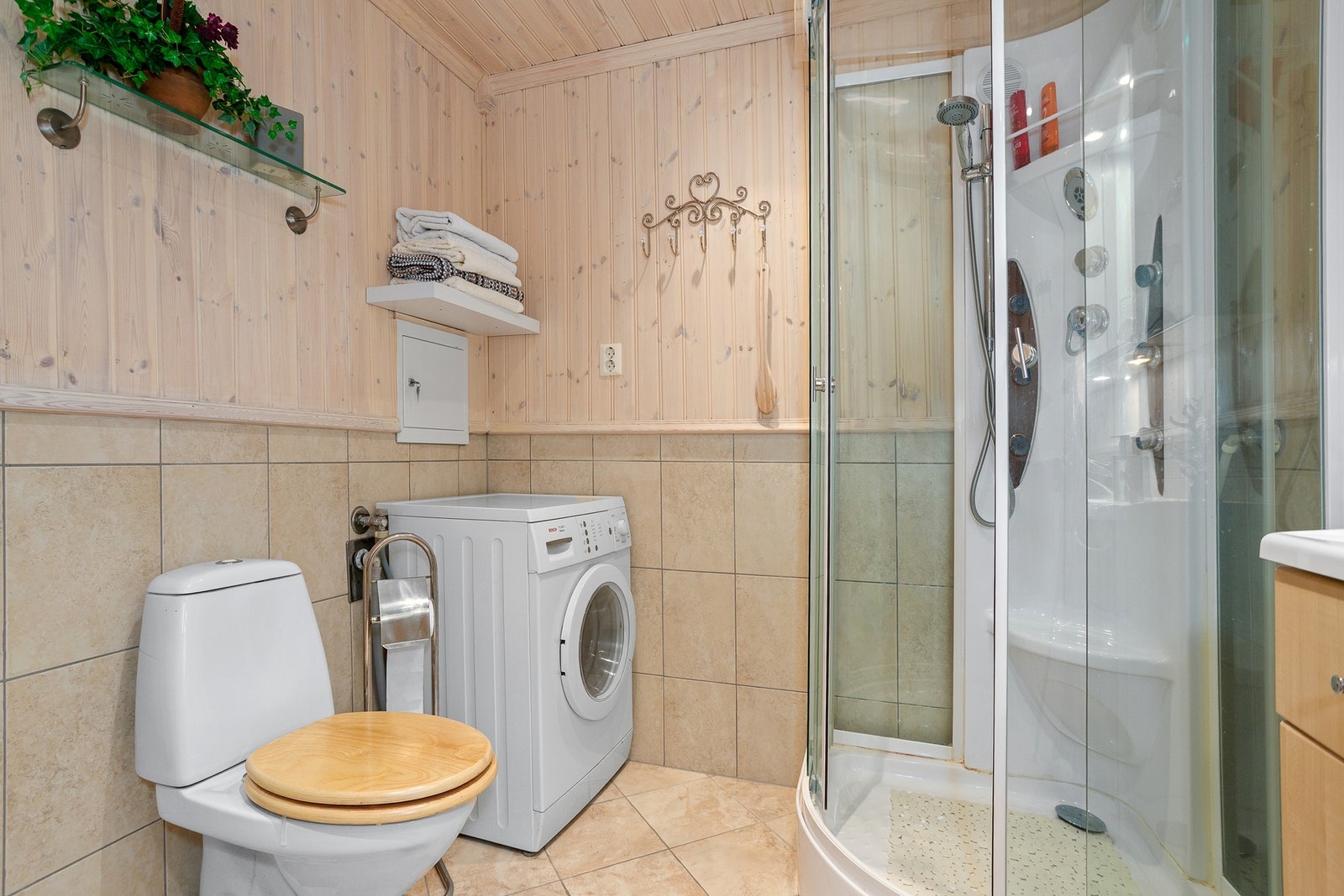 Badet er på 5,5 kvm Galleribilde