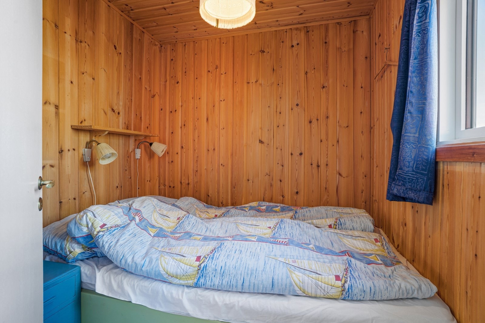 Fra gangen er det adkomst til boligens hovedsoverom, som har god plass til dobbeltseng. Galleribilde
