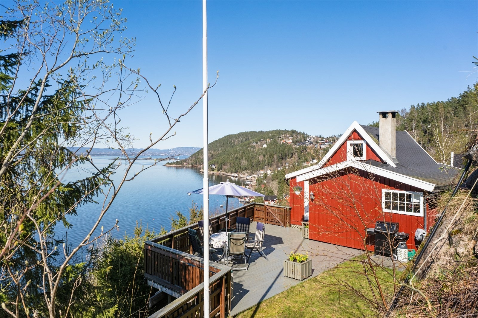 Her har man en stor og solrik terrasse på hele 38 kvm. Galleribilde