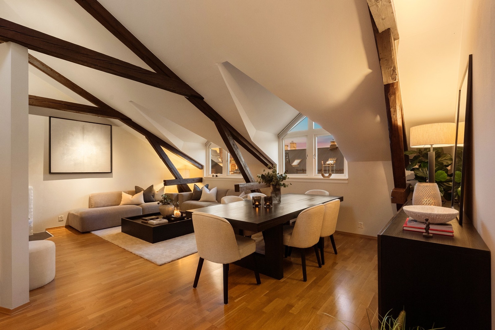 Stilfull og tiltalende 3-roms loftsleilighet. Galleribilde