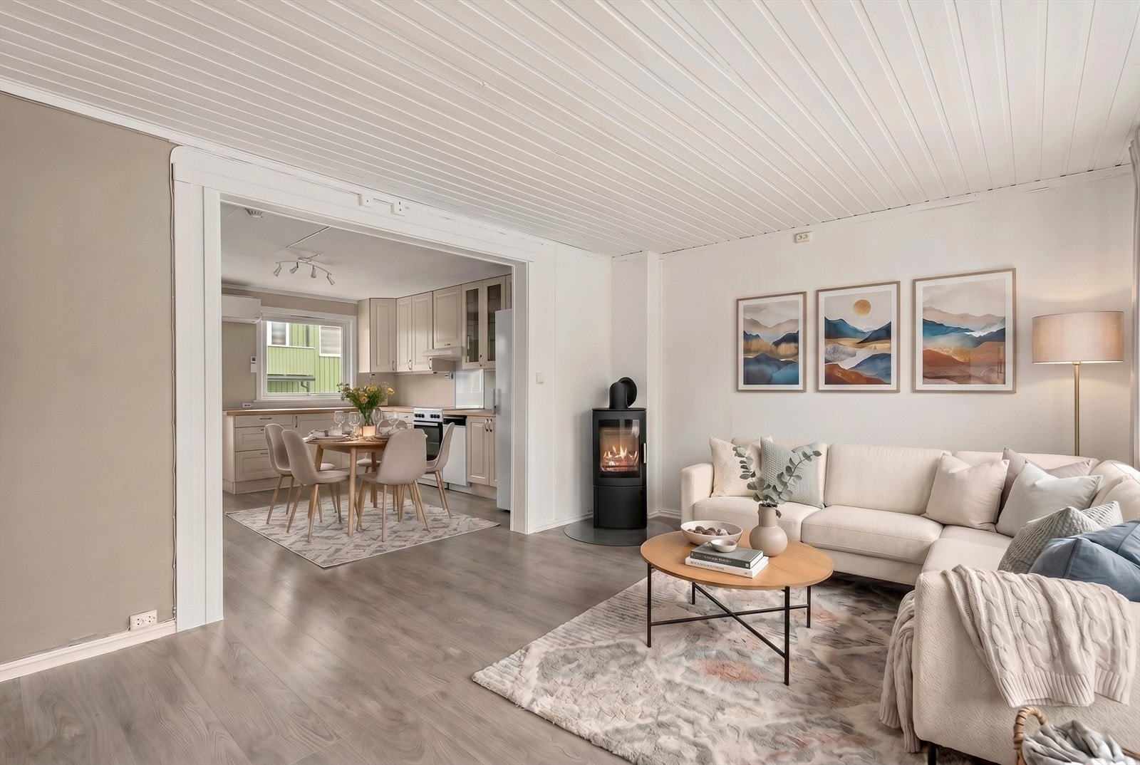 Din lokale eiendomsmegler Fredrik Rindahl v/Notar har gleden av å presentere dette flotte rekkehuset i Sjømannsgata! Galleribilde