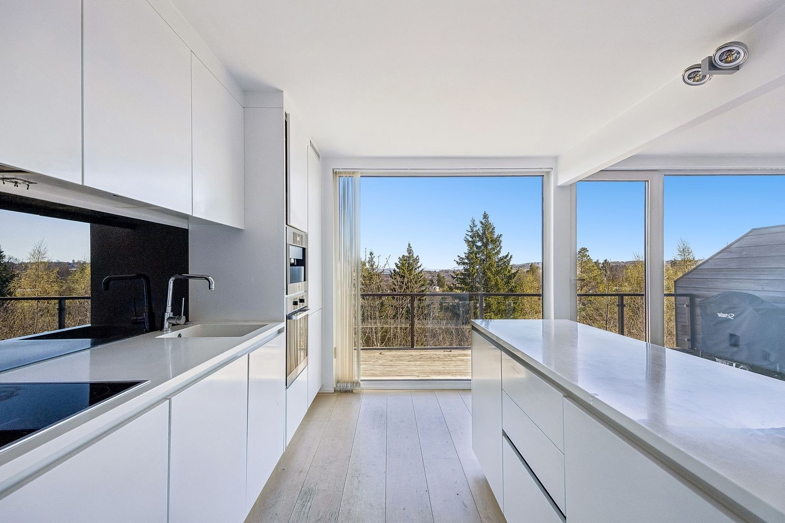 Utsikt fra kjøkkenet. Galleribilde