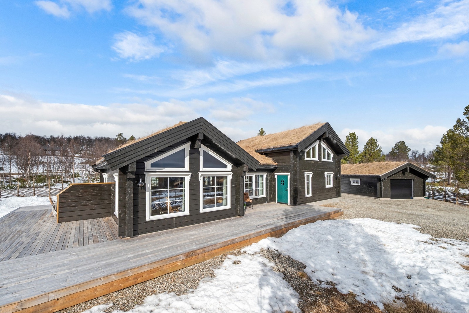 Velkommen til Stenbrottet 49, presentert av Linda Merete Svee ved EiendomsMegler1 (Foto: Interiørfoto, Haukdal). Galleribilde