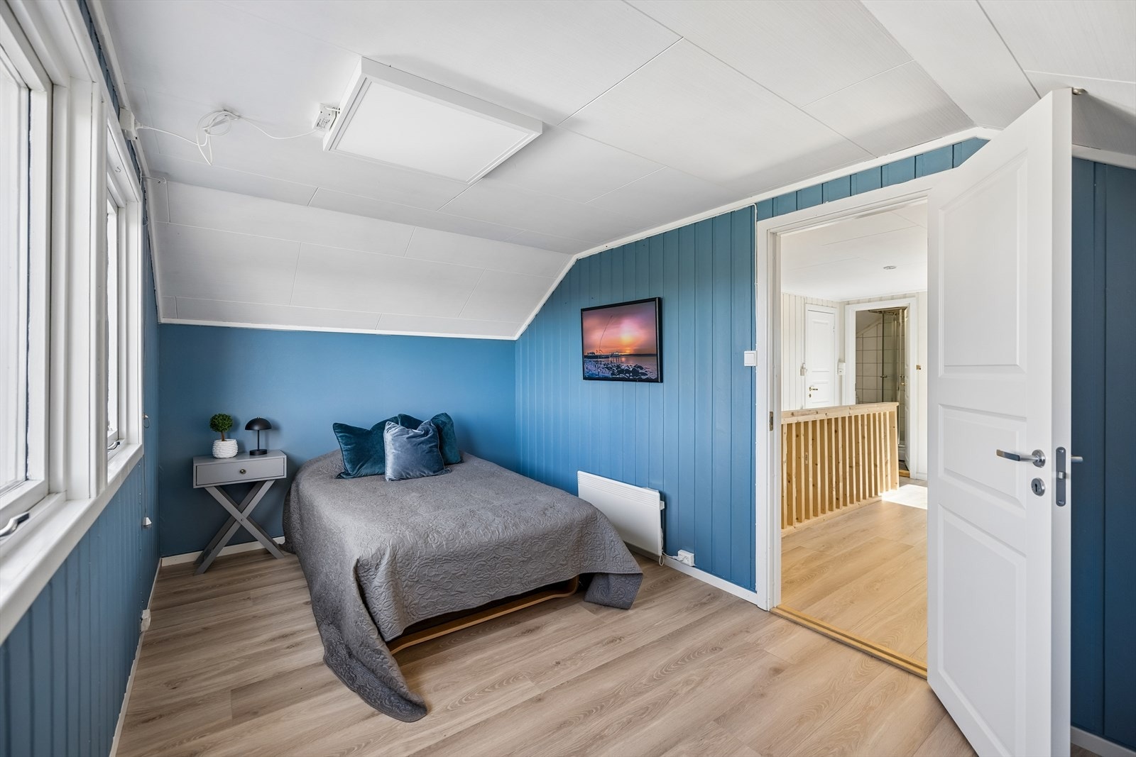 Soverom 2. etasje med rolig atmosfære og fin størrelse. Galleribilde