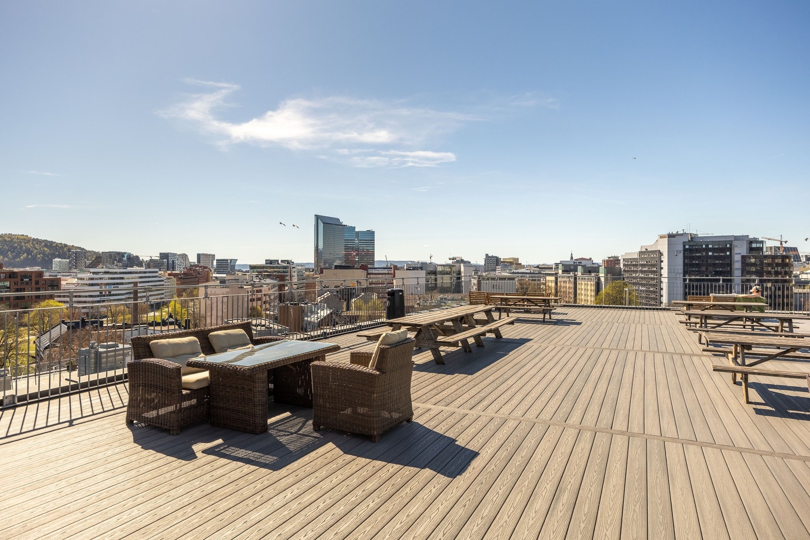 Enkel heisadkomst til felles takterrasse. Galleribilde
