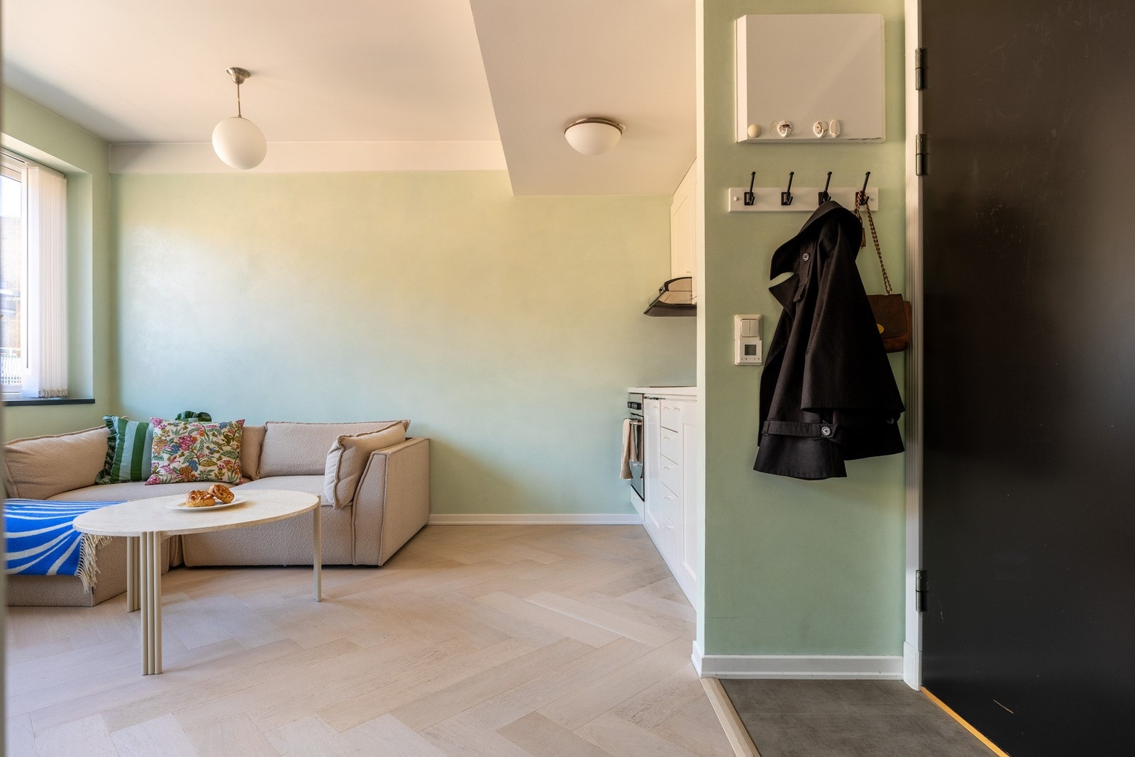Plass til klesoppheng ved entré. Galleribilde
