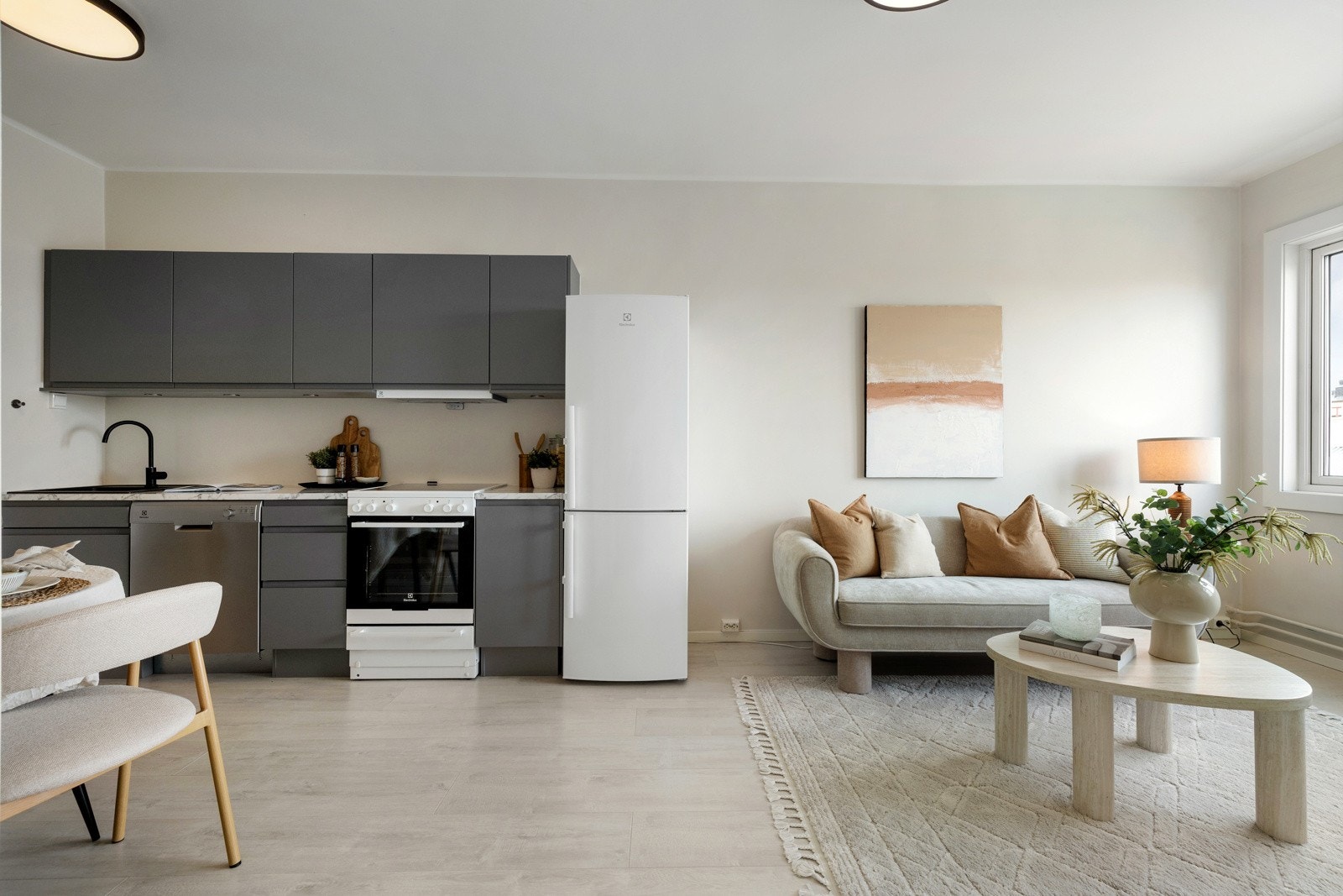 Her er det plass til sofagruppe og spisebord Galleribilde