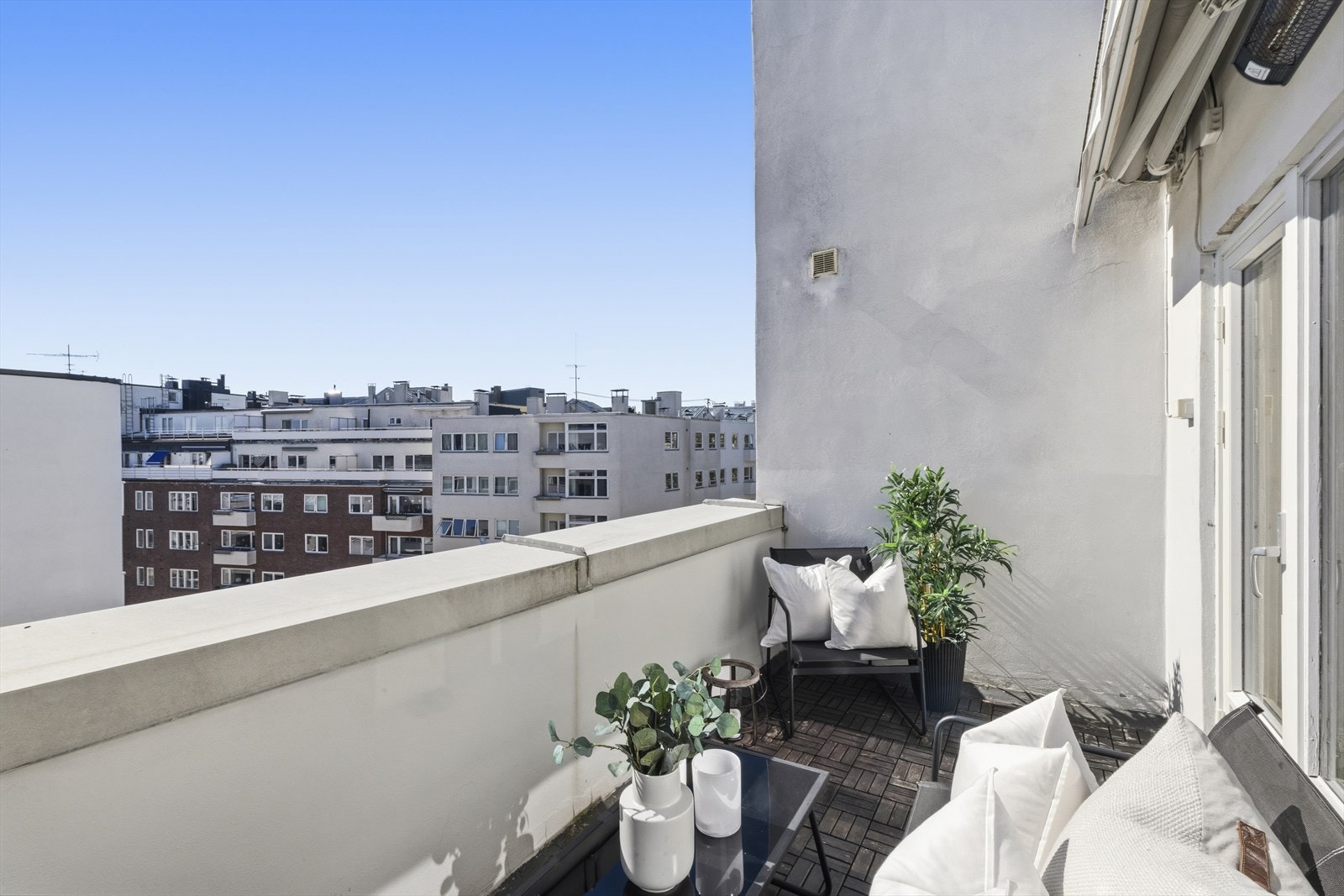 Takterrasse på ca. 7 kvm med adkomst fra stuen. Galleribilde
