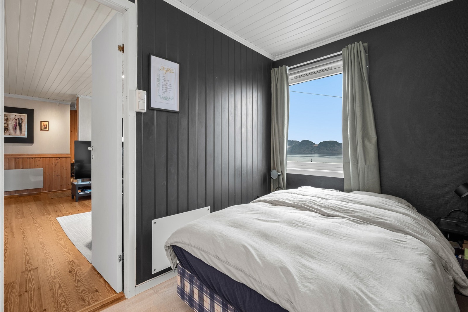I utleiedelen har du et romslig soverom med god plass for seng og garderobe. Galleribilde