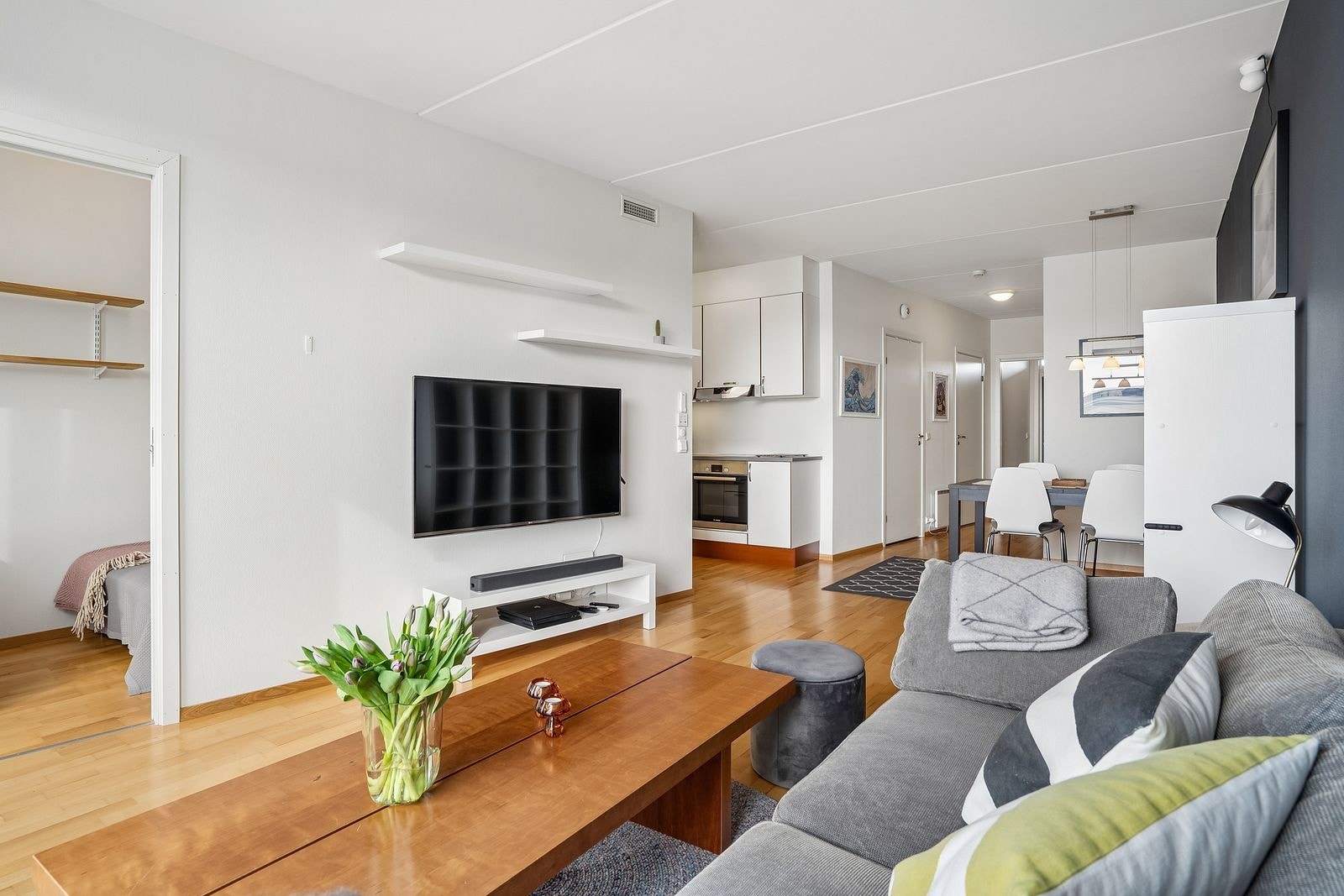 Lys og trivelig 3-roms leilighet med utgang til balkong.