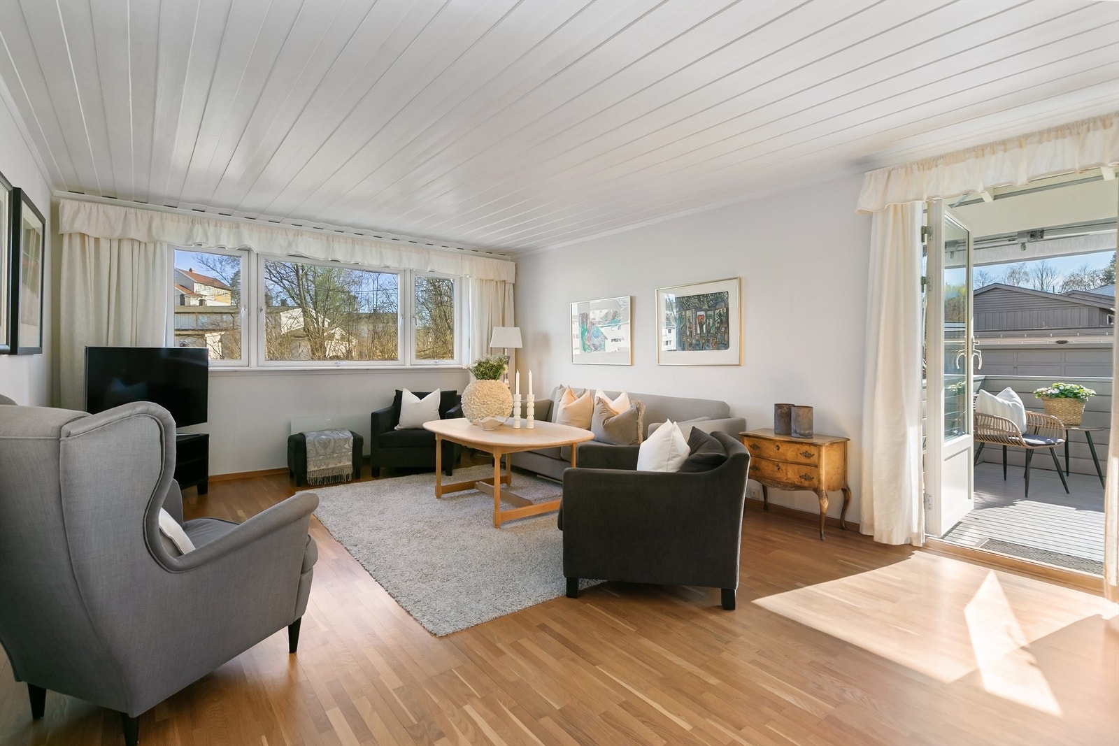 Fra stuen er det utgang til balkongen Galleribilde