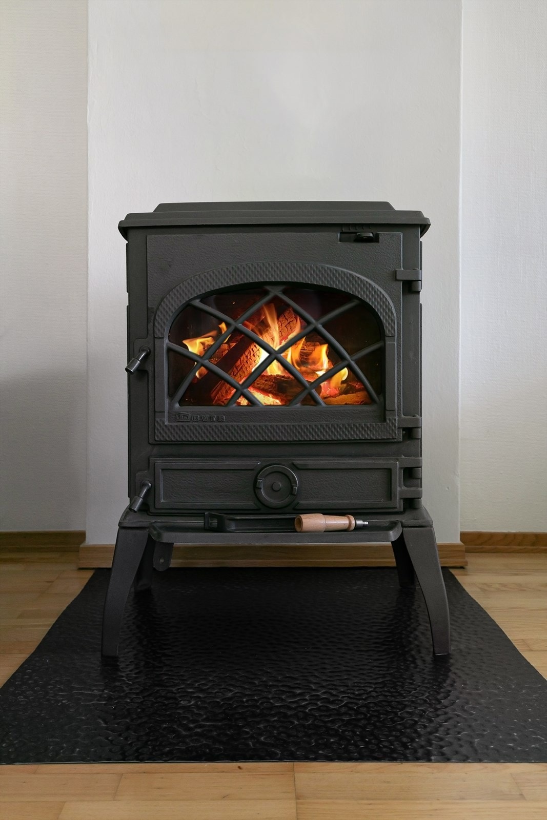 I TV-stuen har du en peis som gir både varme og hygge Galleribilde