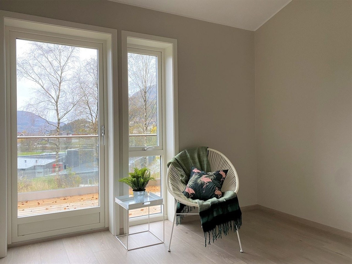 UTLEIGD JENTE Sjukepleiestudie 3 kr 6600 - 2.etg med egen vestvendt balkong 8,8 m2 Galleribilde