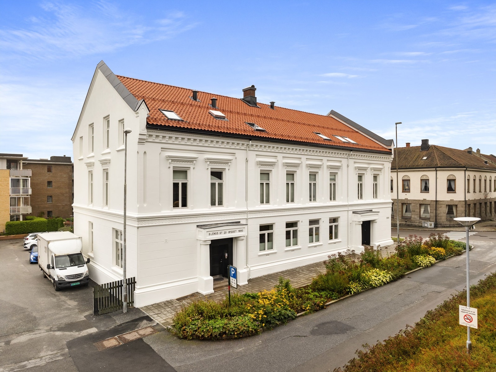 Det tidligere tinghuset er i dag blant byens mest fornemme bygninger og har i 2024 gjennomgått en flott restaurering av byggets fasade Galleribilde