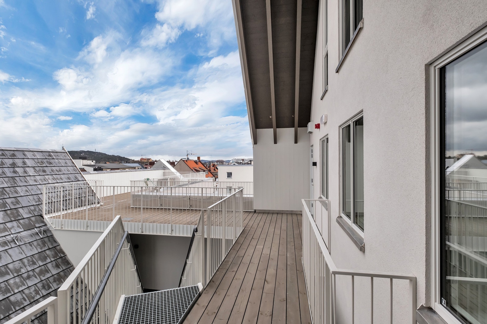 Fin plass på utsiden av døren, her er det gode solforhold! Galleribilde
