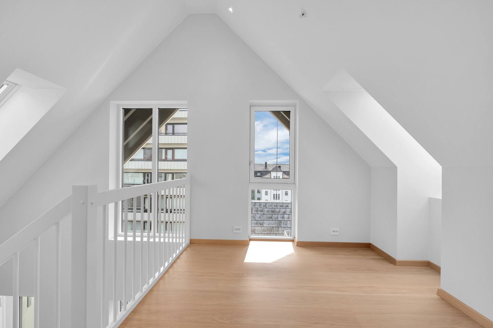 Videre på plan 2 kommer du rett opp til en flott stueavdeling. Galleribilde