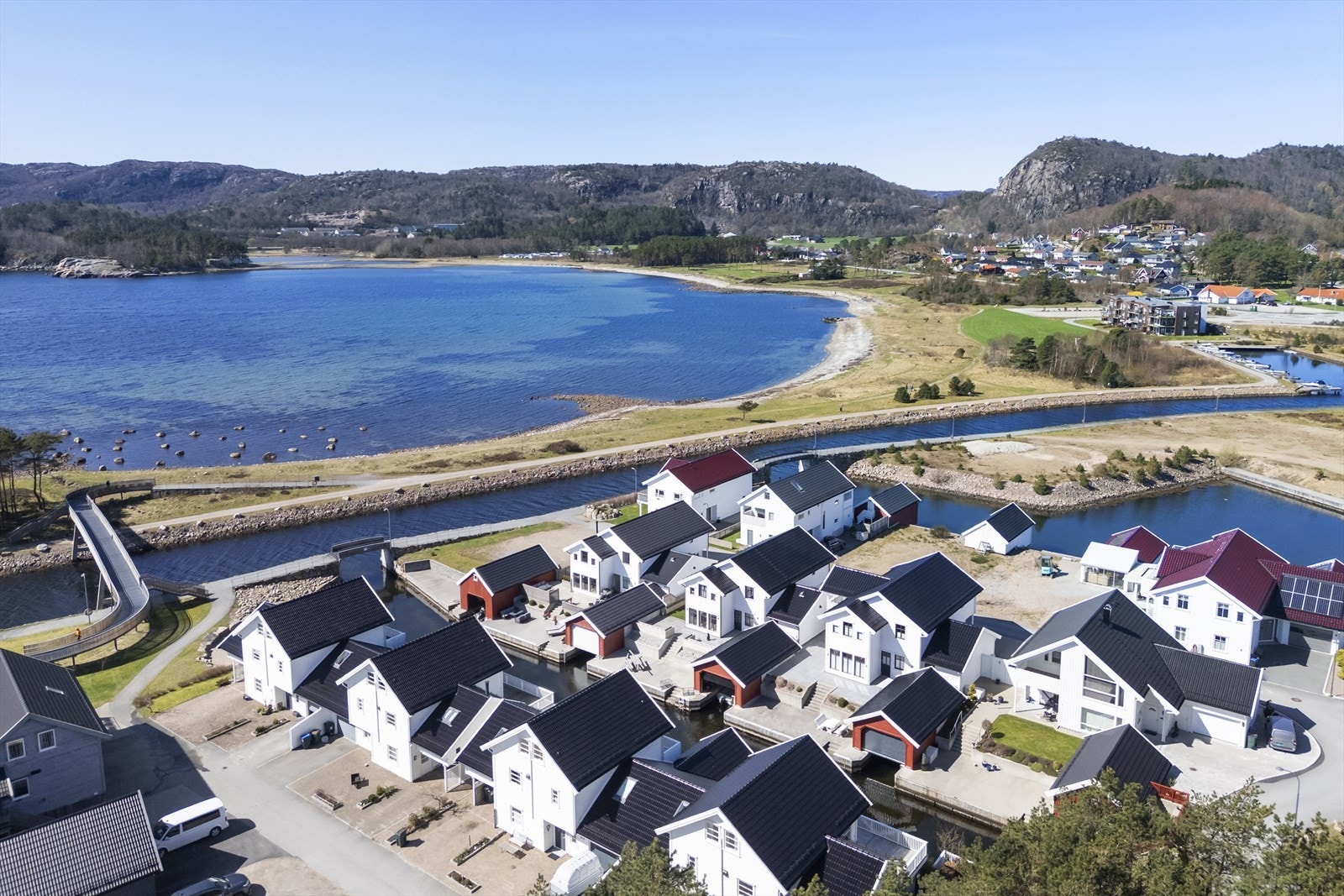 Dronefoto - Oversiktsbilde Galleribilde