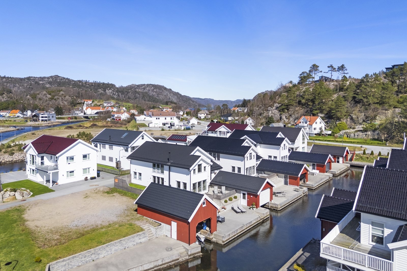 Dronefoto - Oversiktsbilde Galleribilde