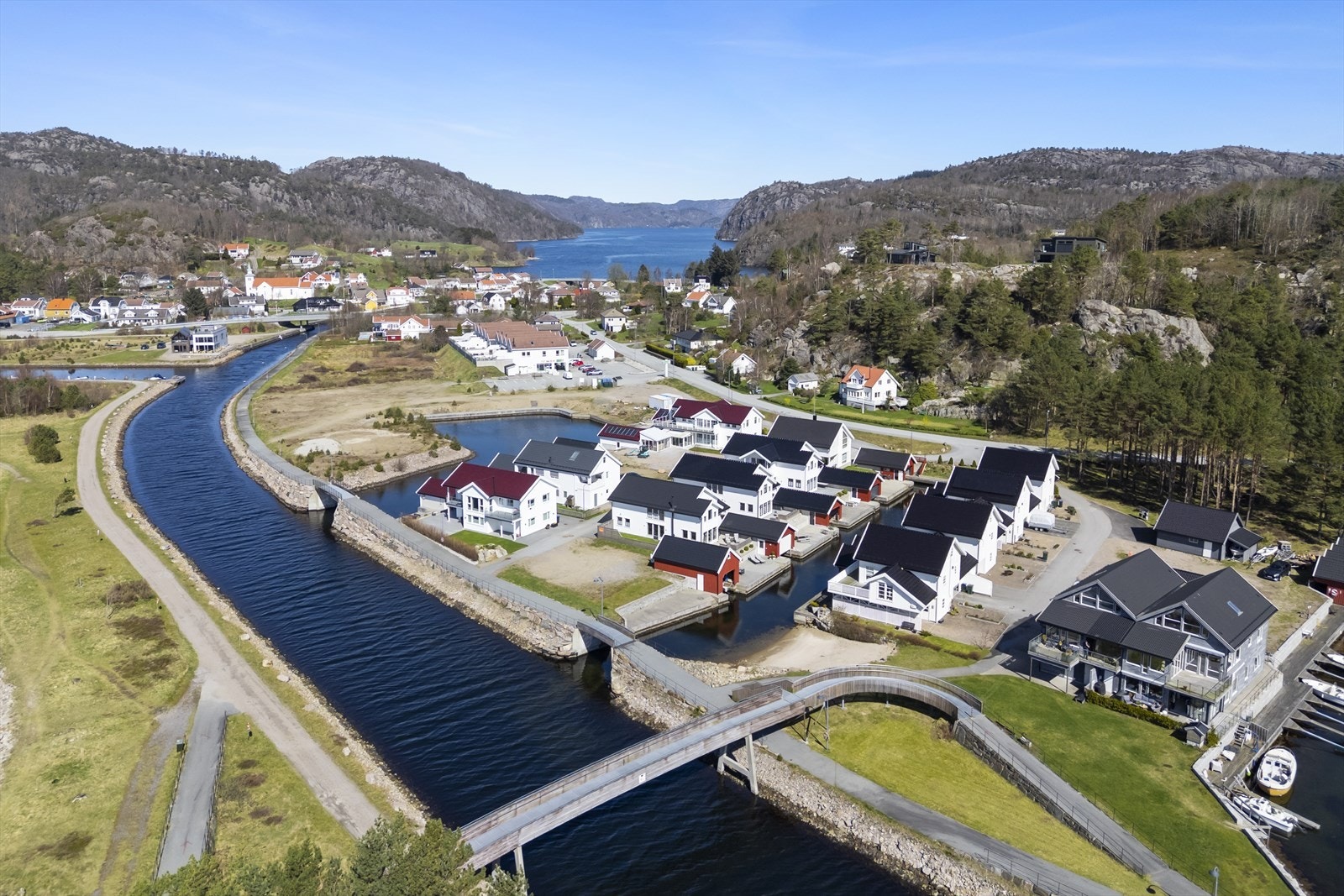Dronefoto - Oversiktsbilde Galleribilde