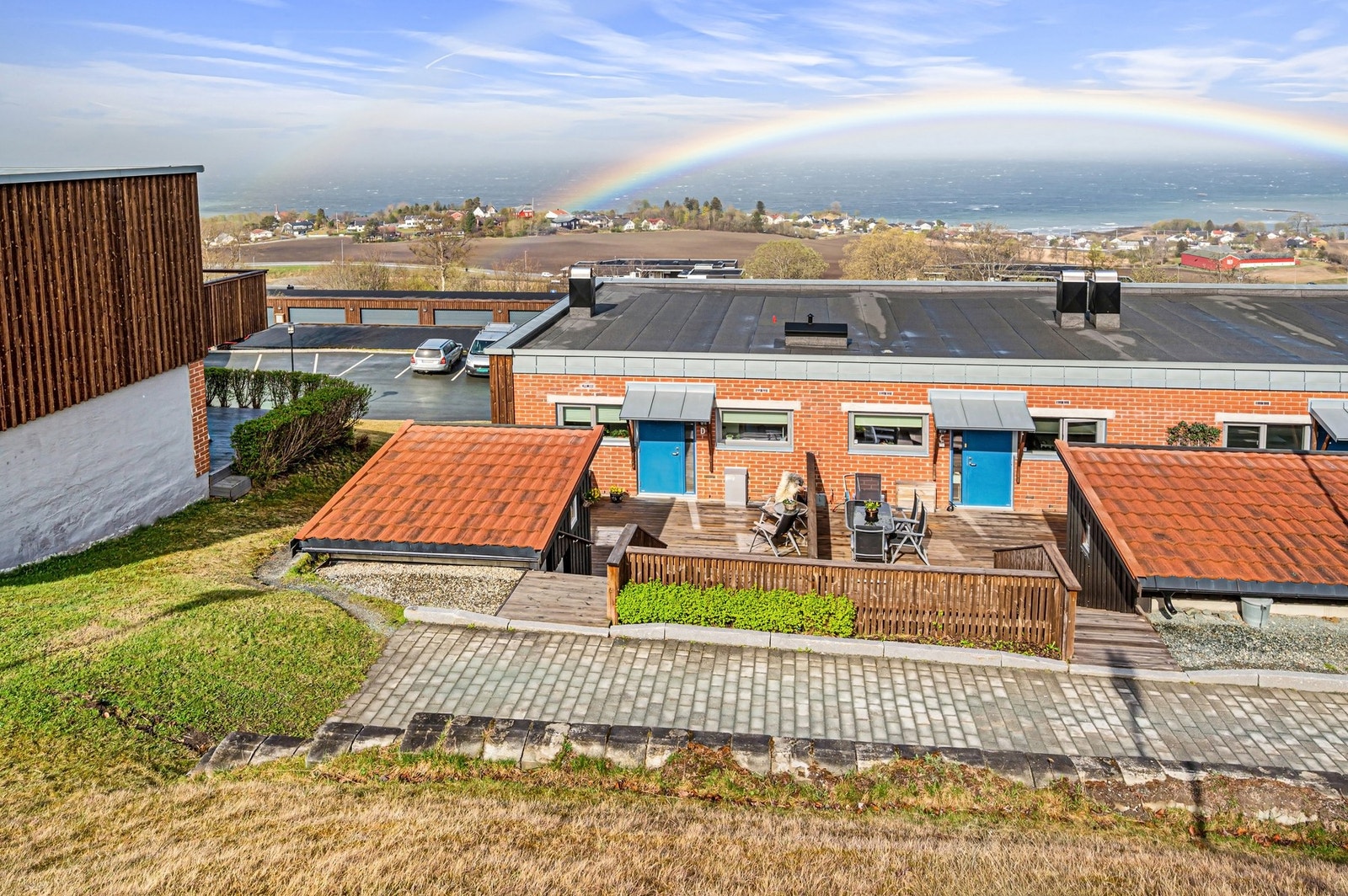 Området er kjent for å ha et godt og trygt oppvekstmiljø for barn, med barnehage, barneskole og ungdomsskole i nærheten. Galleribilde