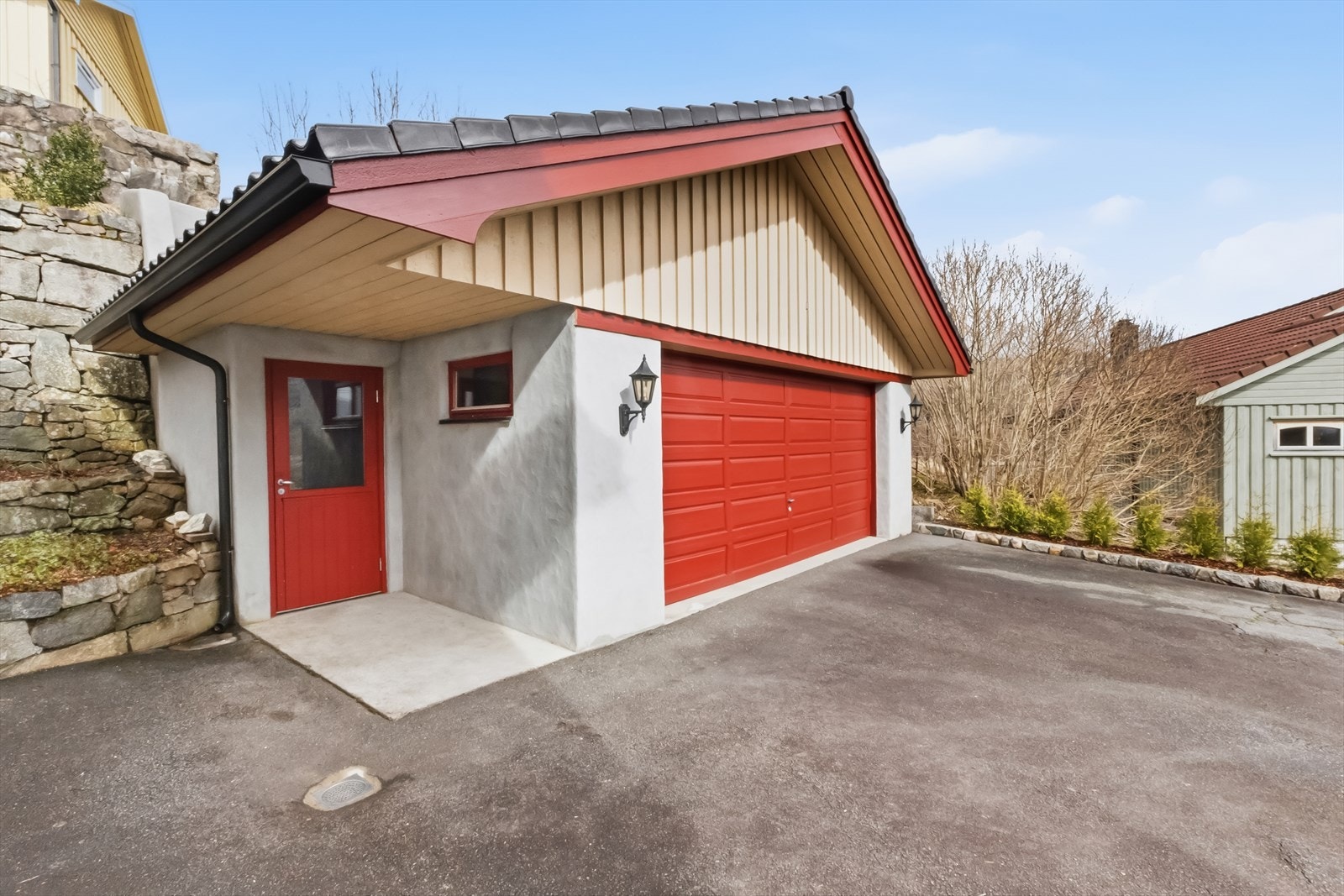 Medfølger garasje. Galleribilde