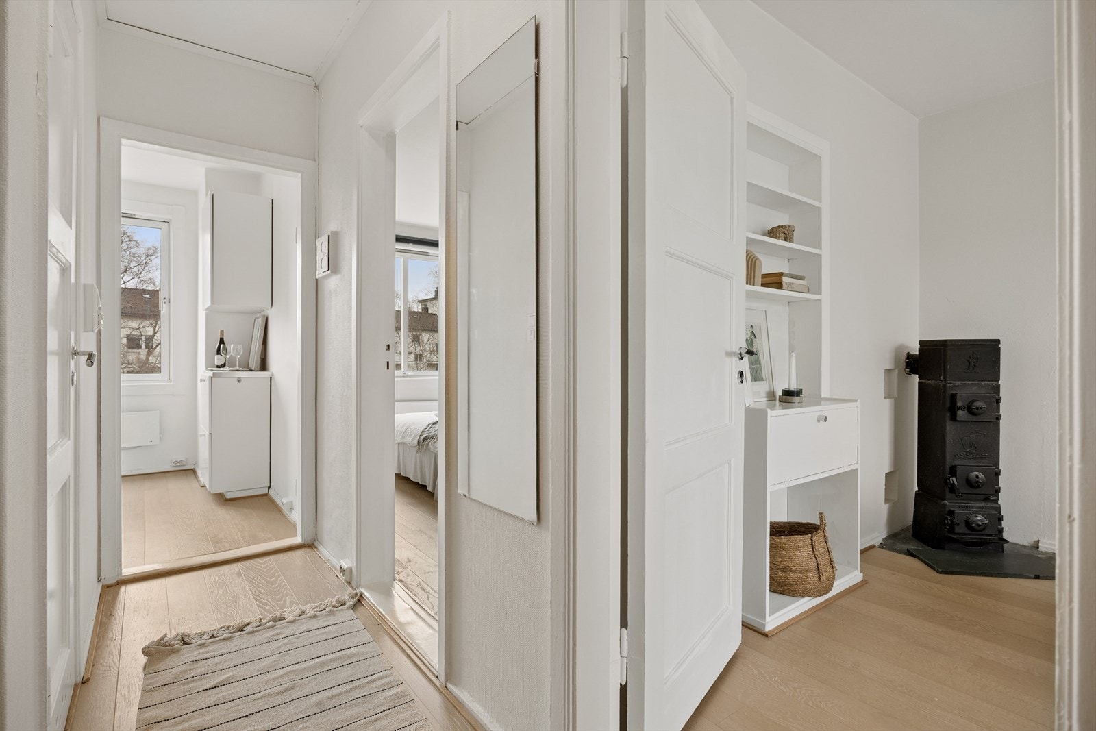 Fra gangen er det tilgang til alle rom i leiligheten, noe som gir en effektiv arealbruk. Galleribilde