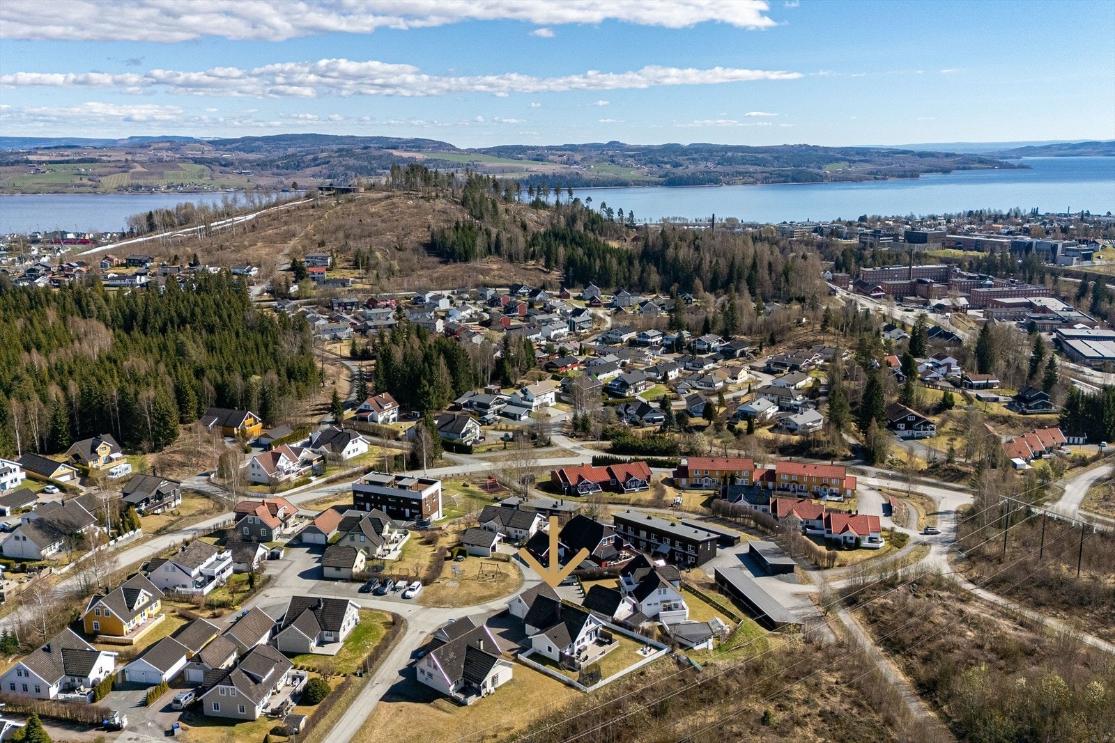 Det er kort og trygg vei til barnehage, bassengparken og kollektivtilbud. Galleribilde