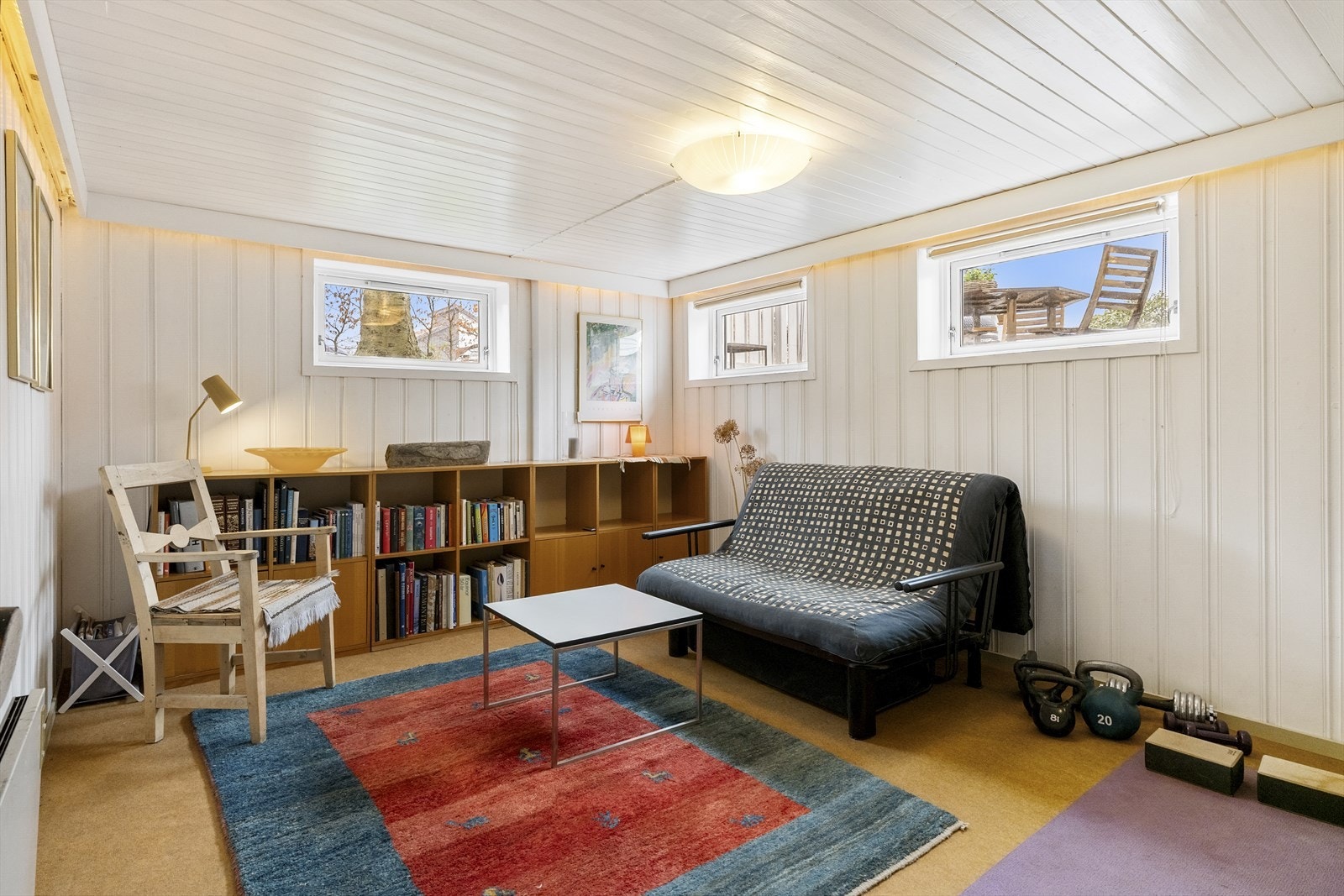 Kjellerstuen har god plass til sofagruppe, lek eller kontor mm. (ikke godkjent til varig opphold) Galleribilde