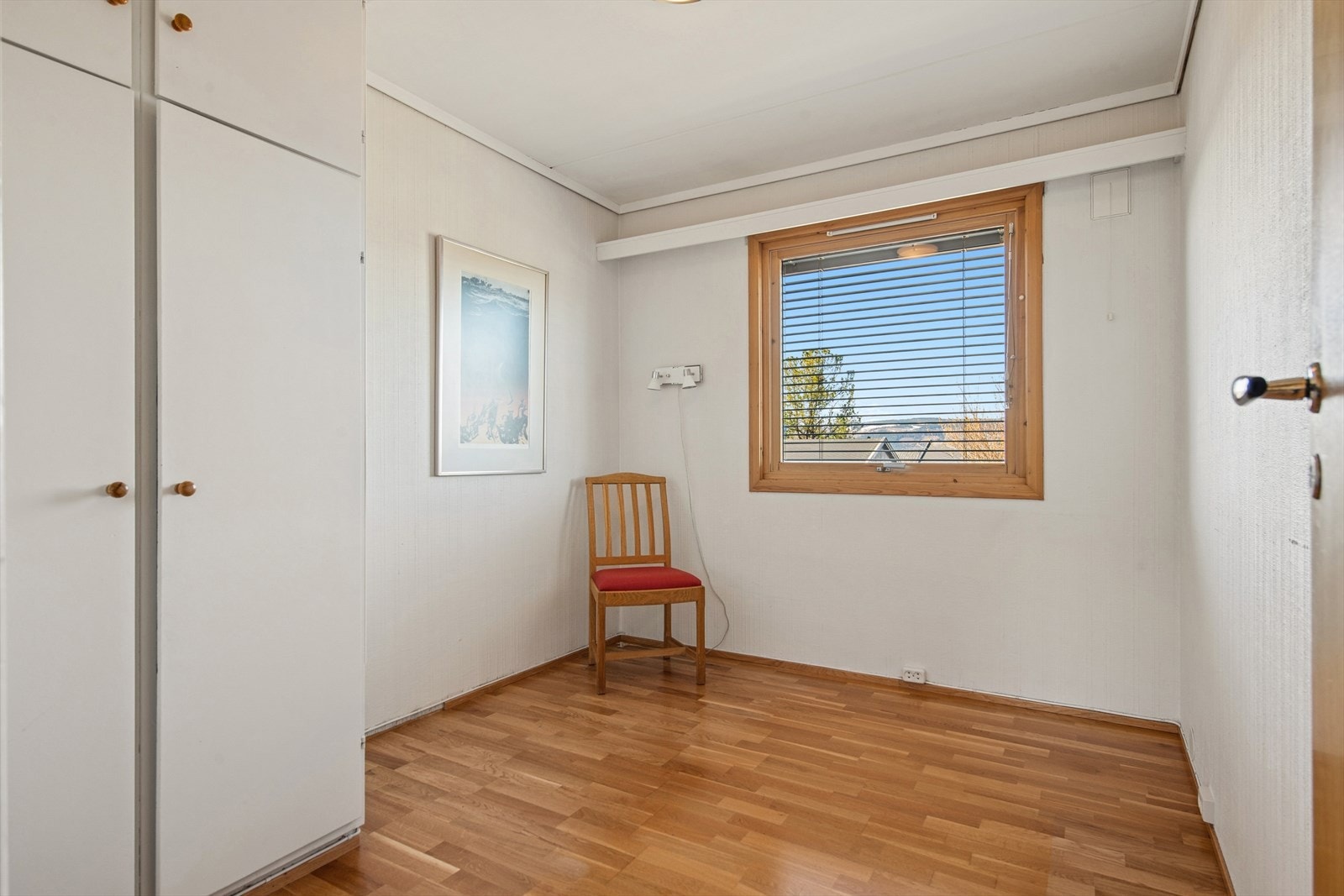 Det tredje soverommet har også plassbygde skap for effektiv oppbevaring. Galleribilde