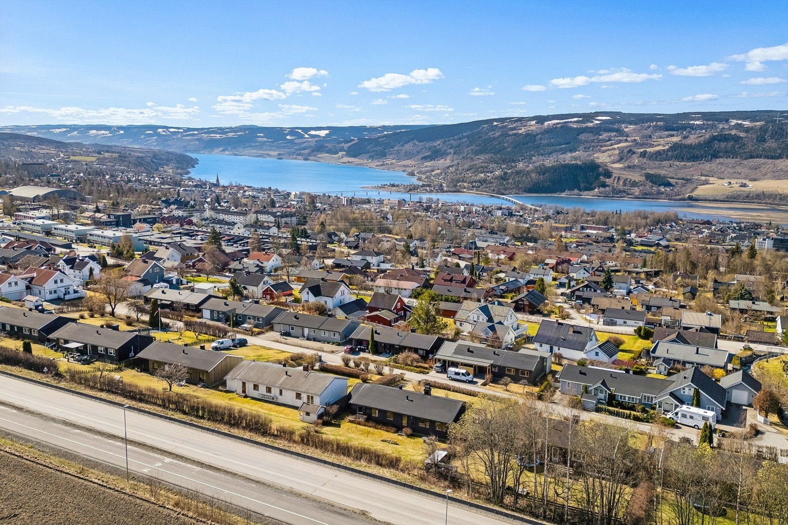 Fra Nordre Ål er det få minutter med bil til Lillehammer stasjon, med gode togforbindelser. Galleribilde