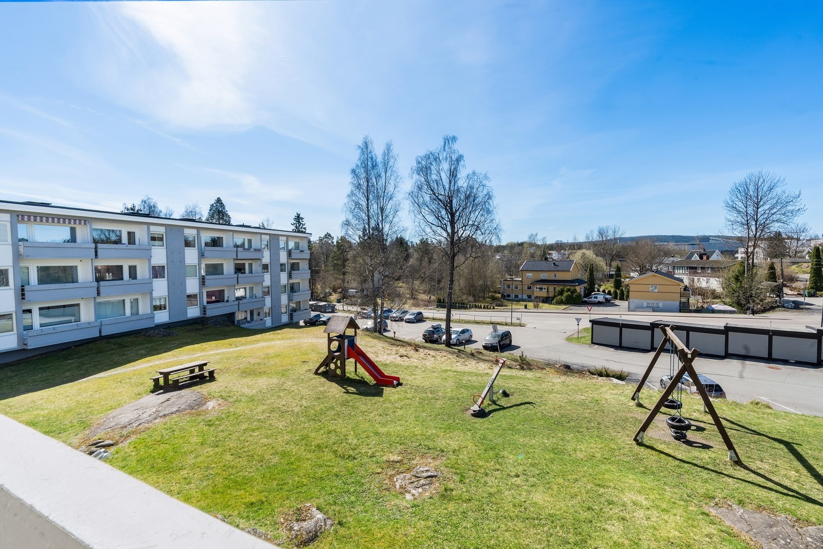 Utsyn mot lekeplassen. Galleribilde