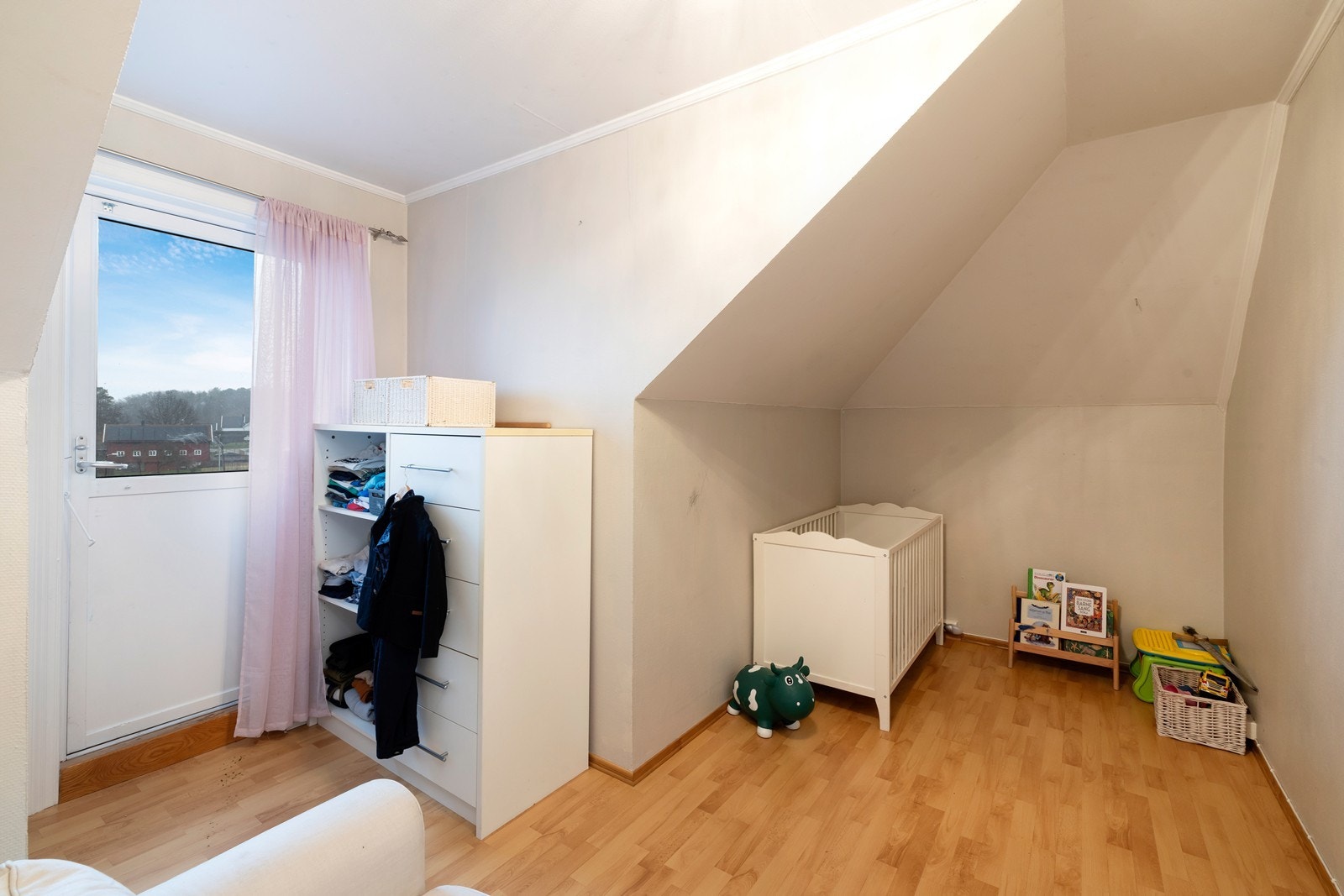 Soverom 2 med utgang til en av takterrassene Galleribilde