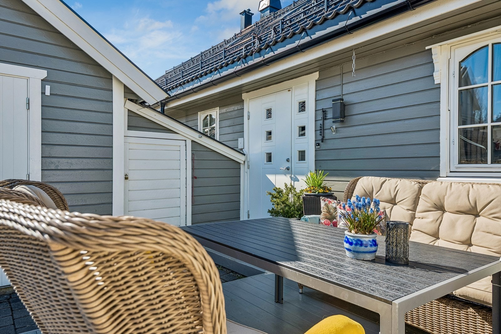 Her finner du en praktisk utebod på 5 m² for ekstra lagring. Galleribilde