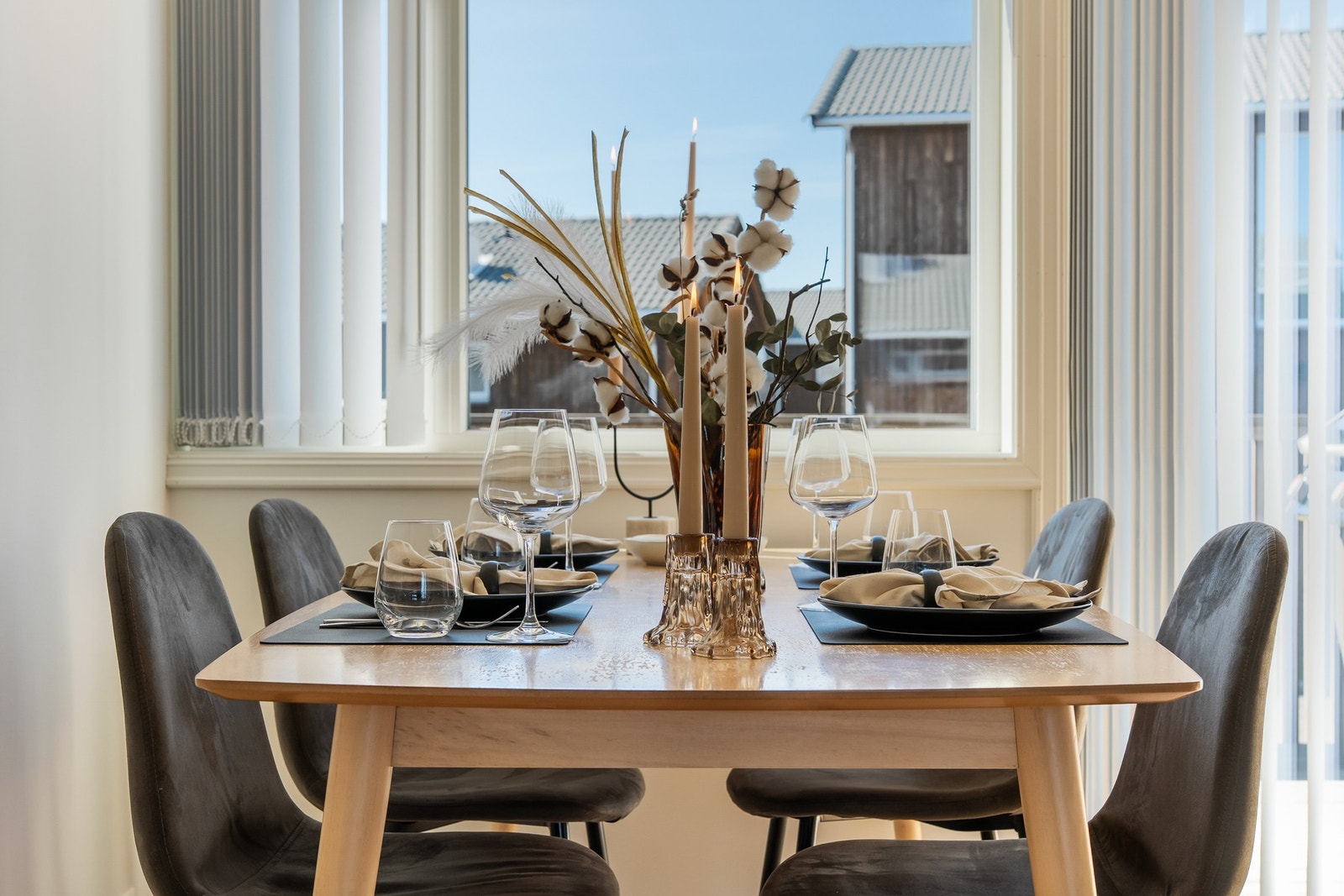 God plass til spisebord og gjester! Galleribilde