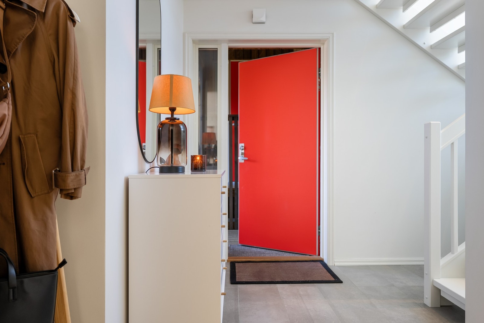 Flislagt entré med varmekabler i gulvet. Galleribilde