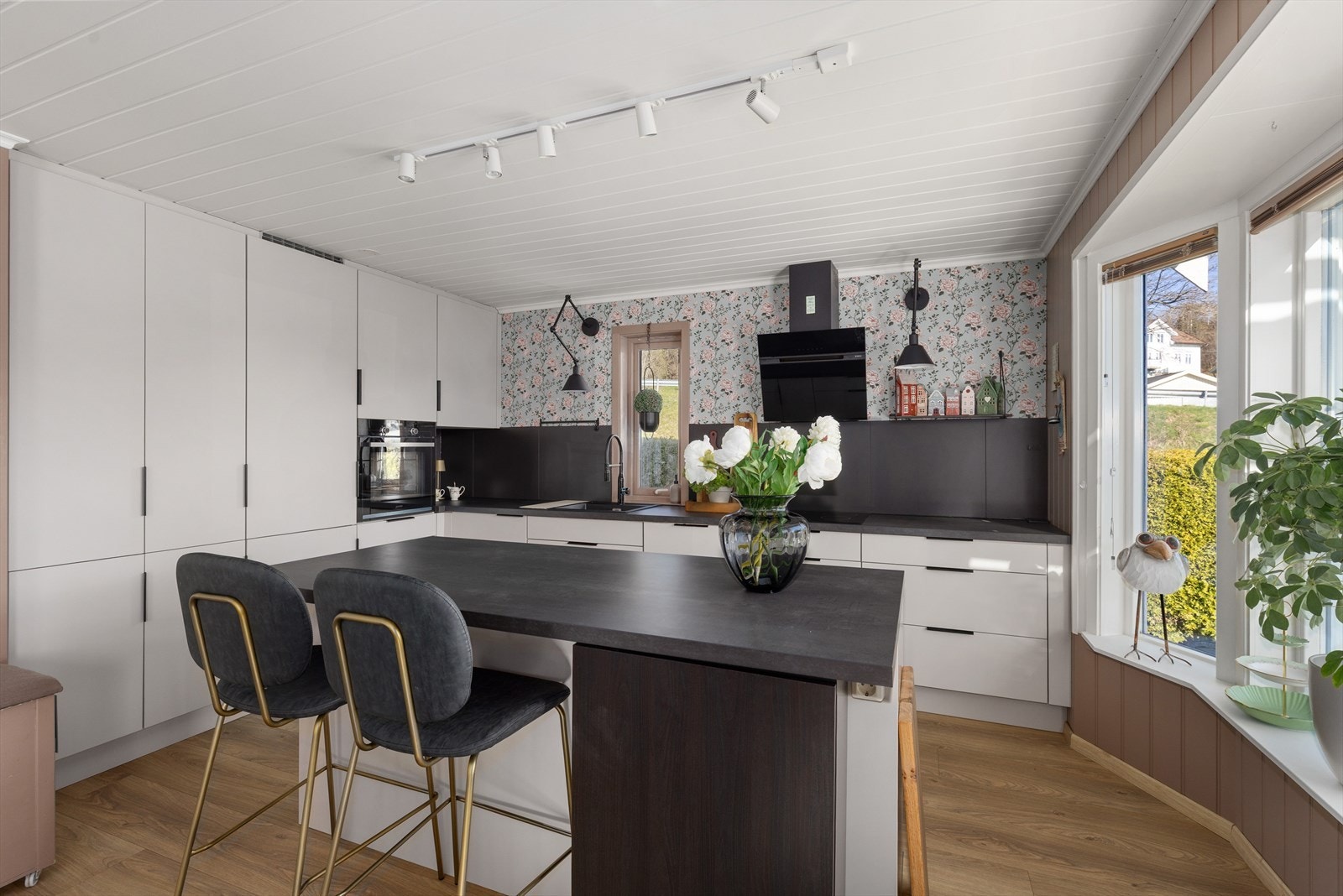 R5FF7693 copy.jpg Galleribilde