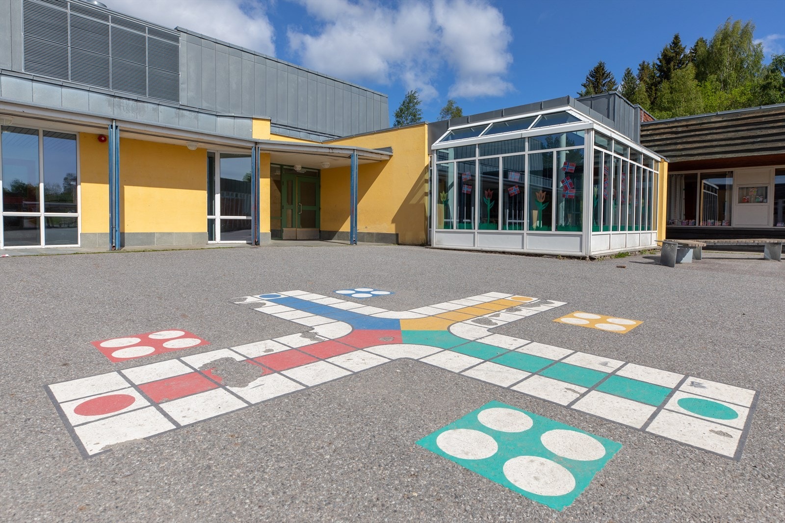 Maura skole ligger i kort avstand fra boligen - perfekt for en enkel og trygg skolehverdag. Galleribilde