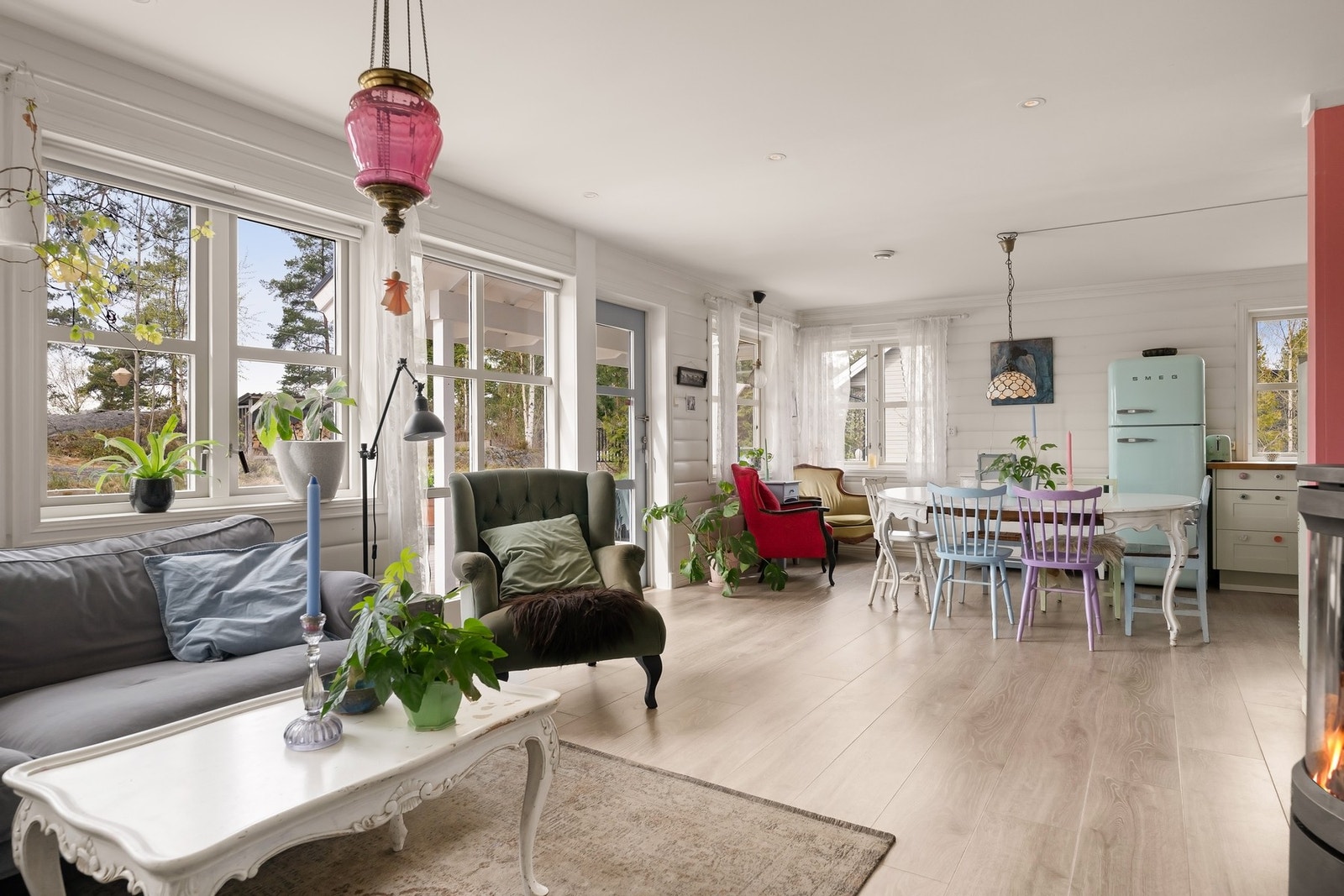 Store vinduer gir god lysinngang Galleribilde