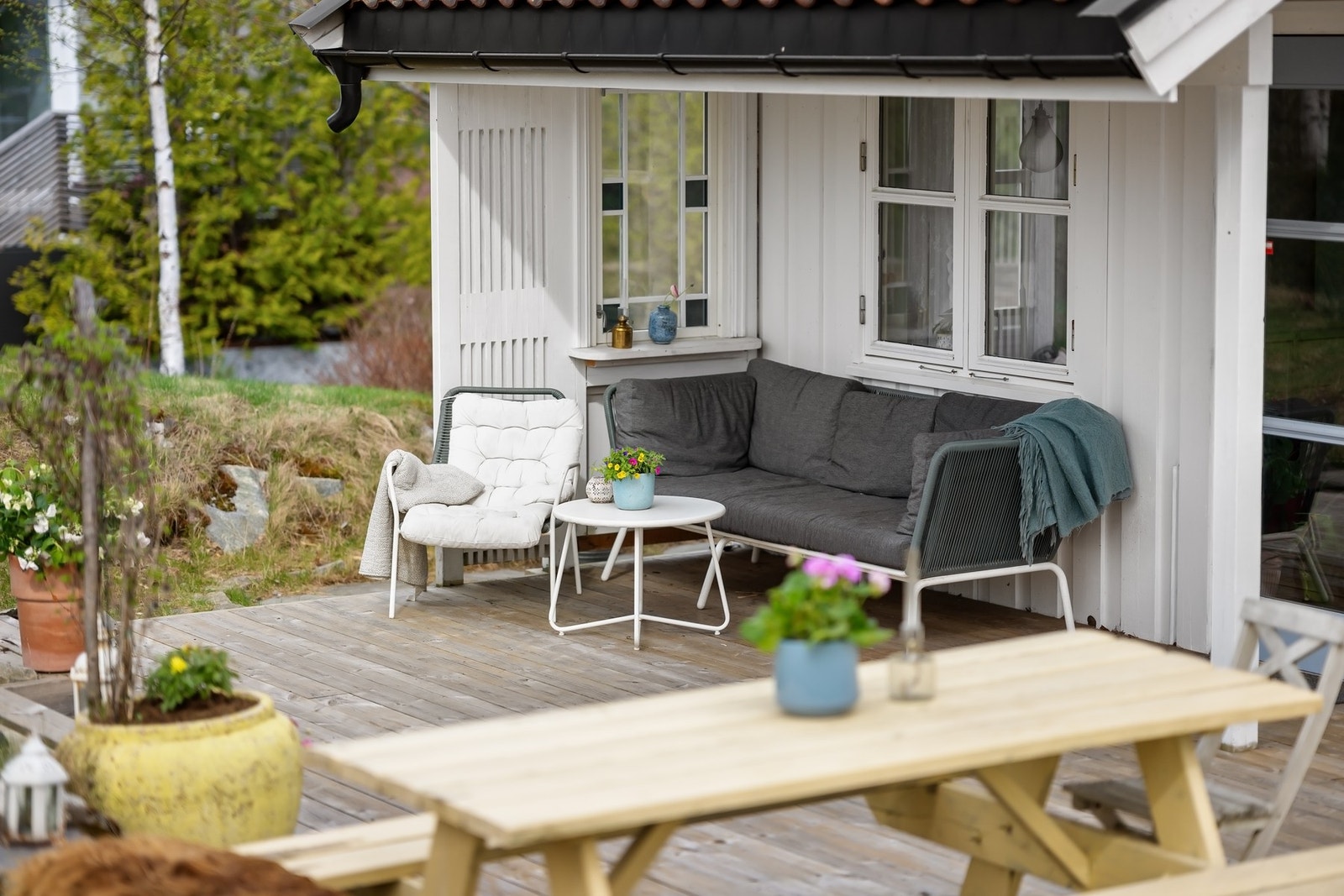 Lun krok på terrassen Galleribilde