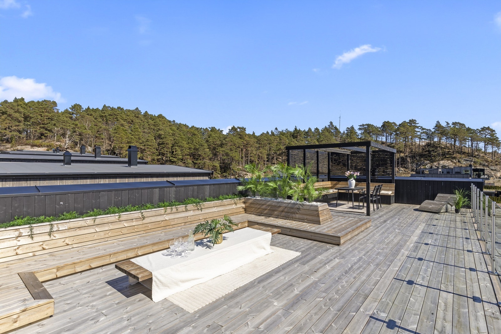 Rå takterrasse med pergola på over 70 m2 Galleribilde